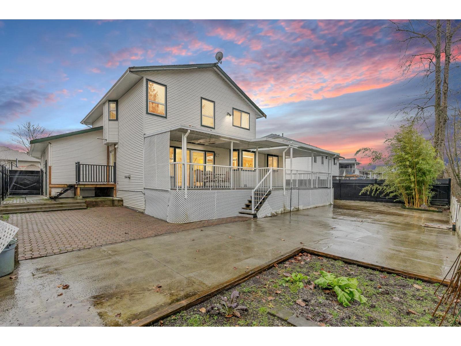 2989 CREEKSIDE DRIVE