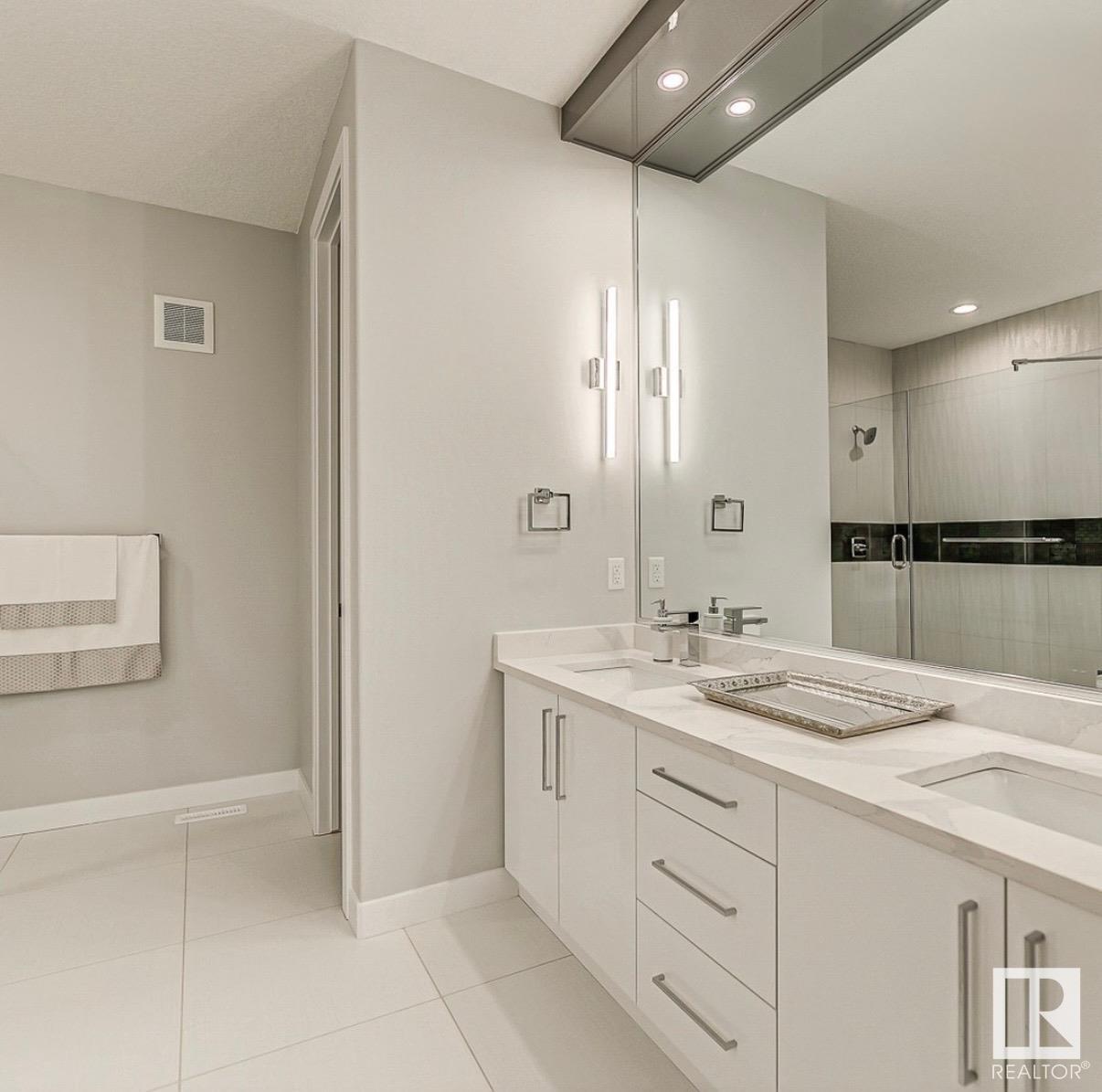 19 Westwyck LI
