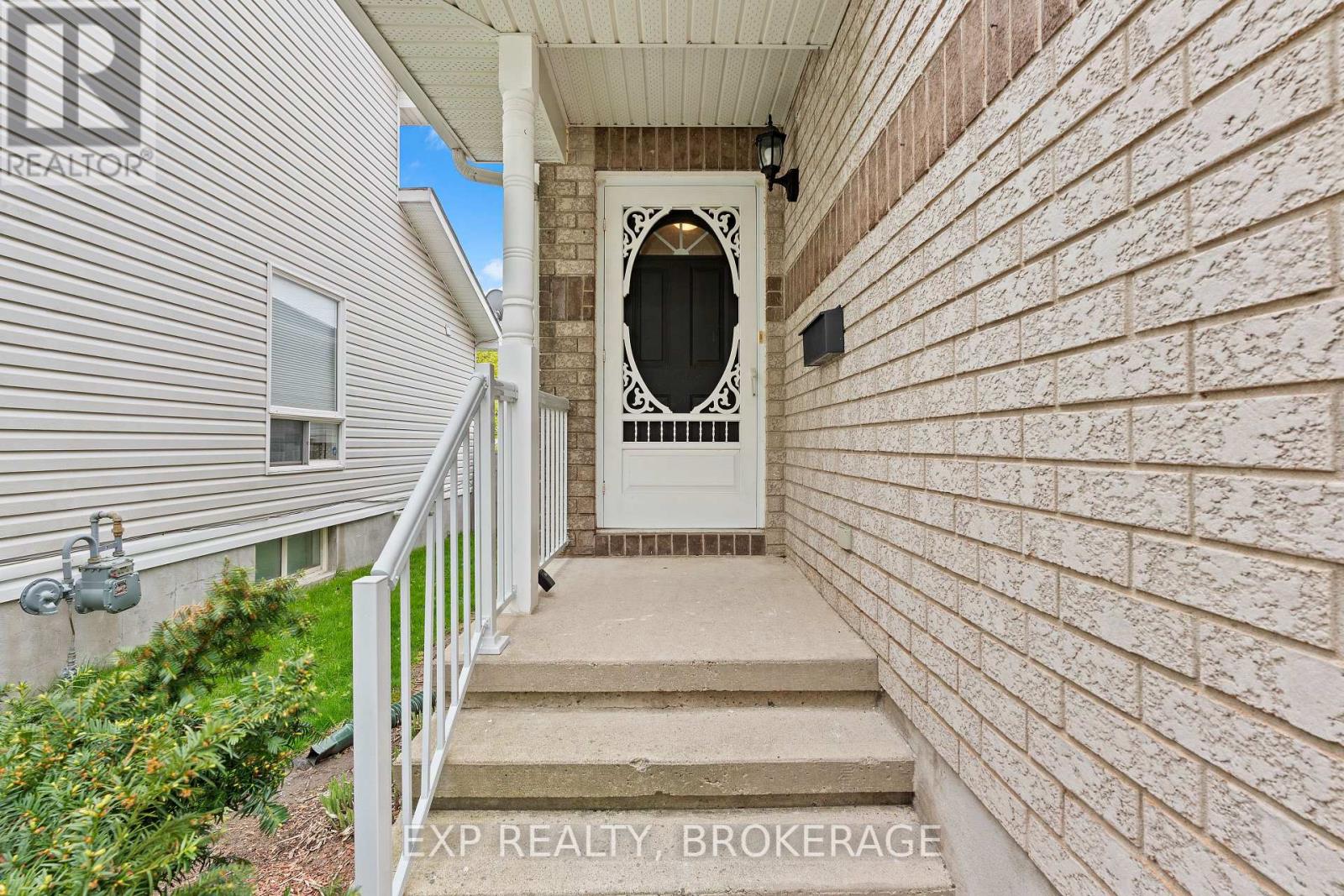 435 FIELDSTONE DRIVE