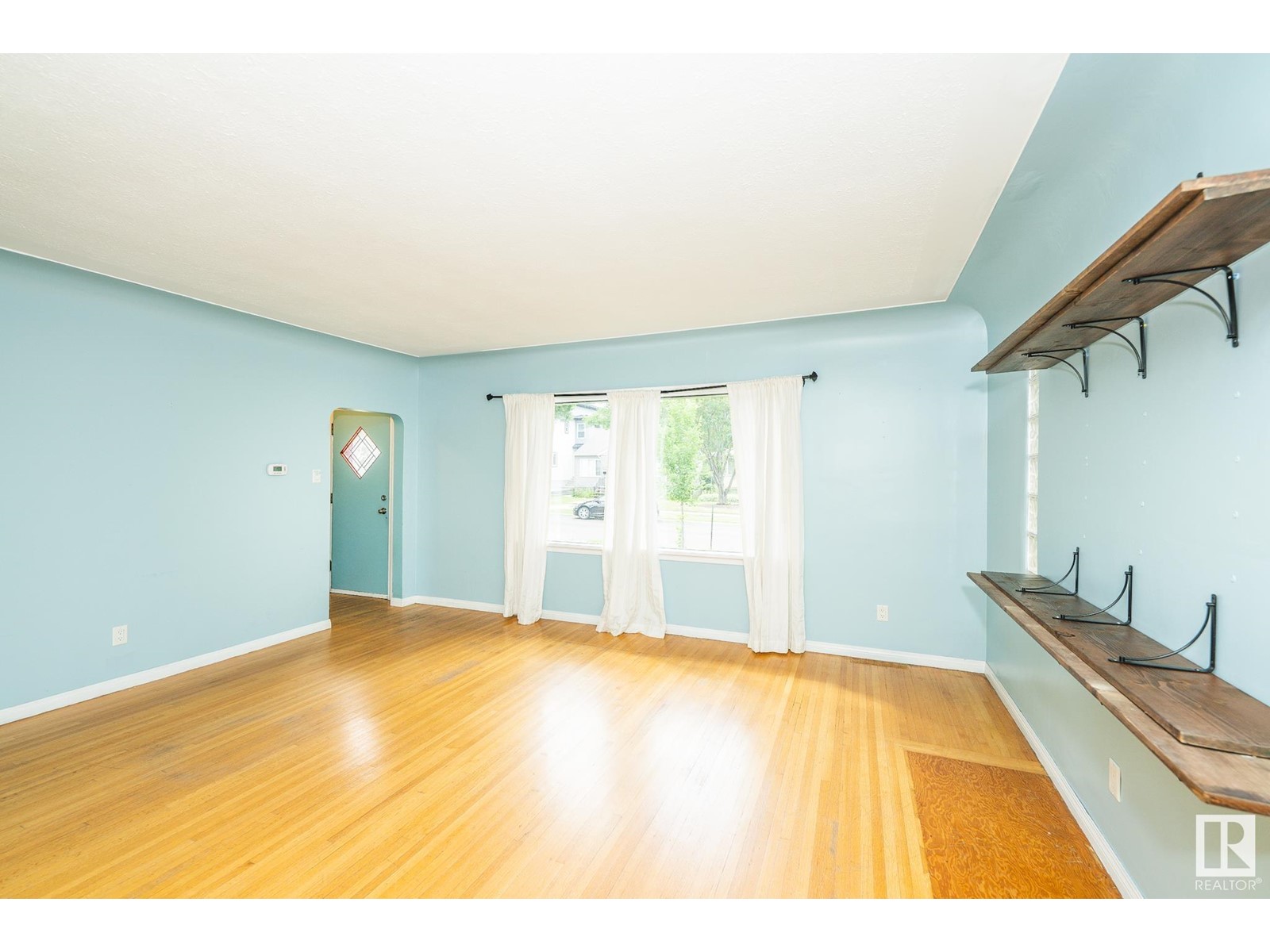 10920 68 AV NW