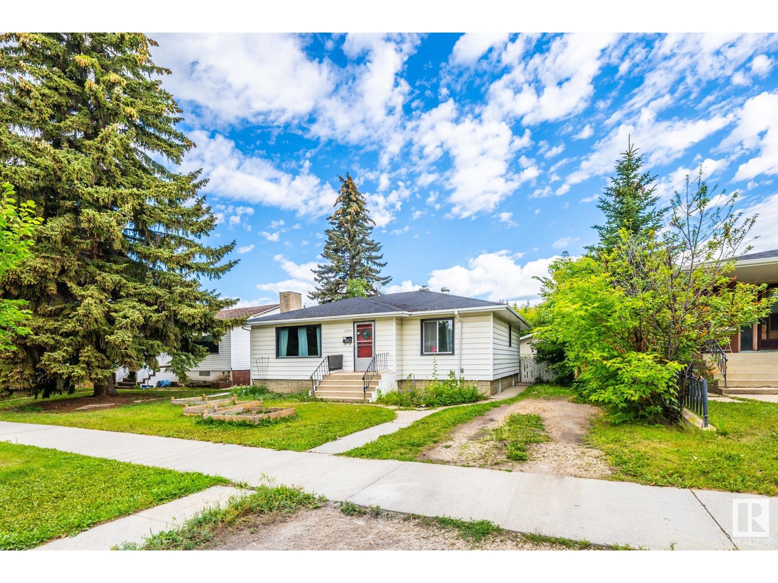 10920 68 AV NW