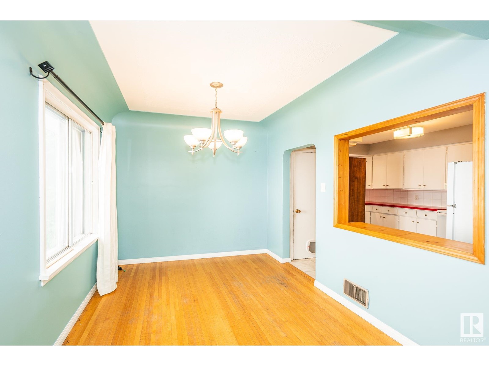 10920 68 AV NW