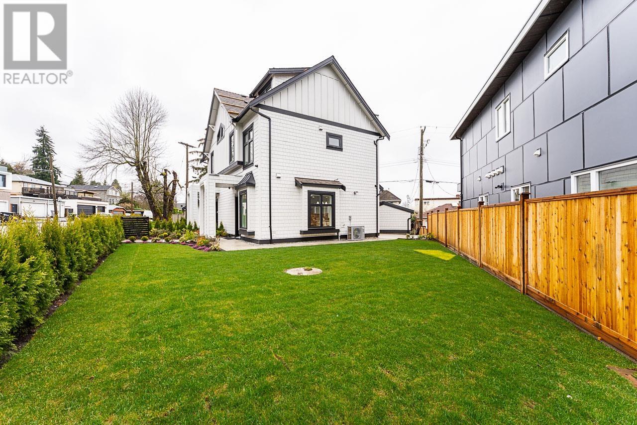 1 2837 OLIVER CRESCENT