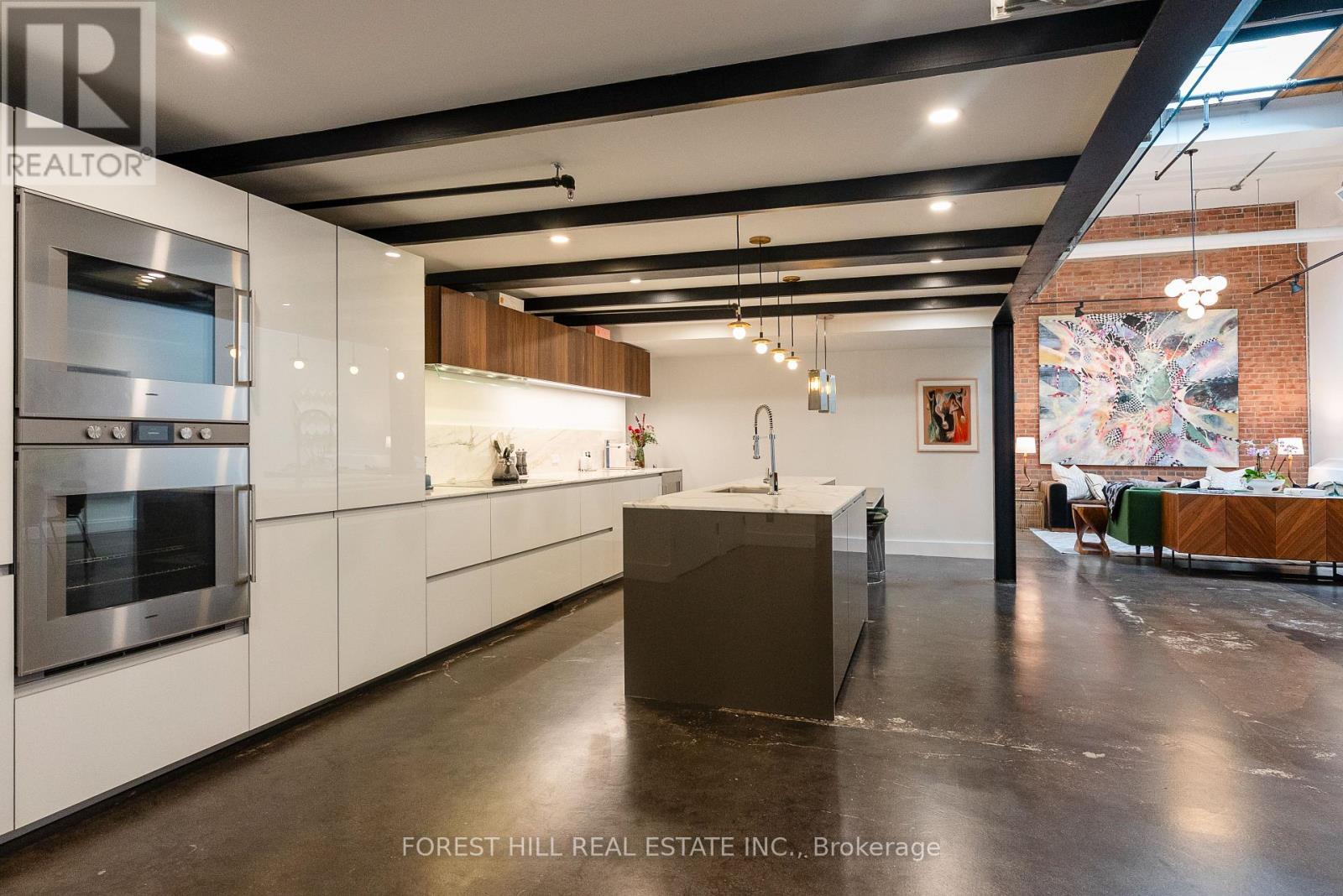 123 - 326 CARLAW AVENUE
