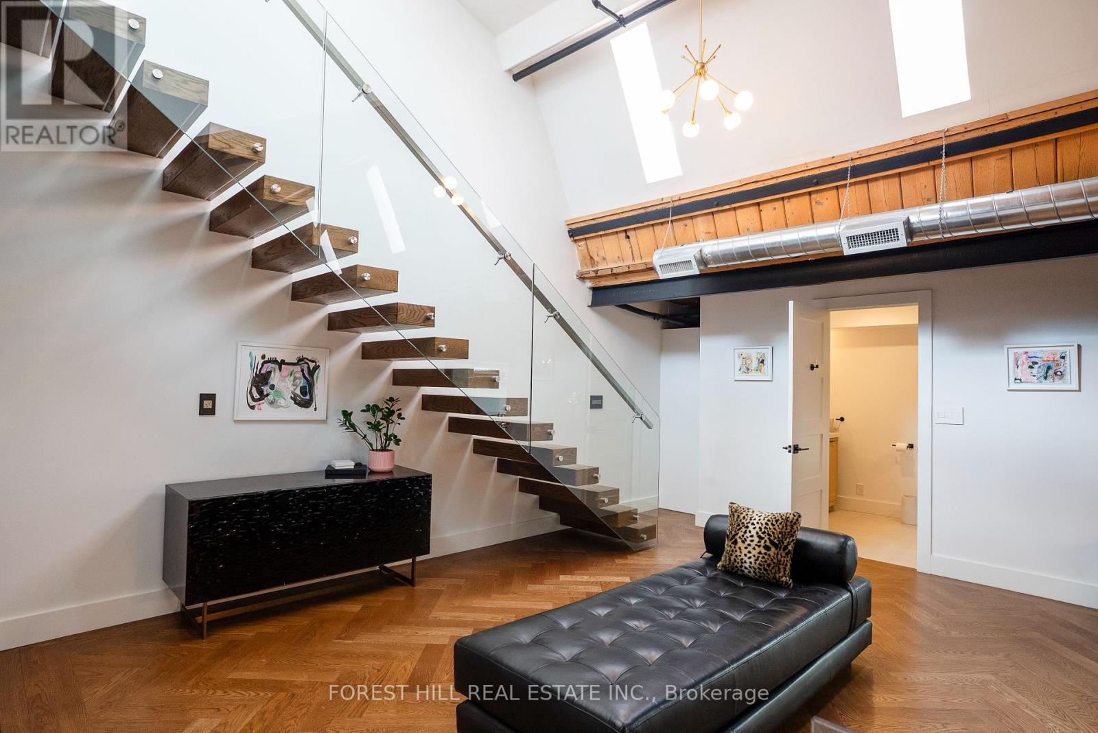 123 - 326 CARLAW AVENUE
