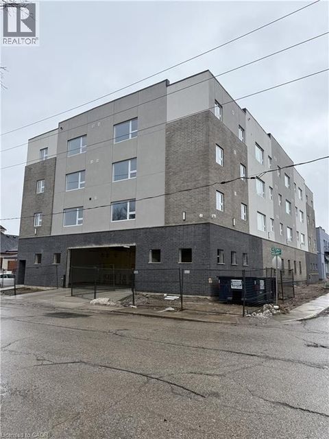 580 ADELAIDE Street Unit# 201 Woodstock ON N4S4B9