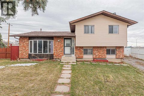 64 Castledale Crescent NE Calgary AB T3J1X4