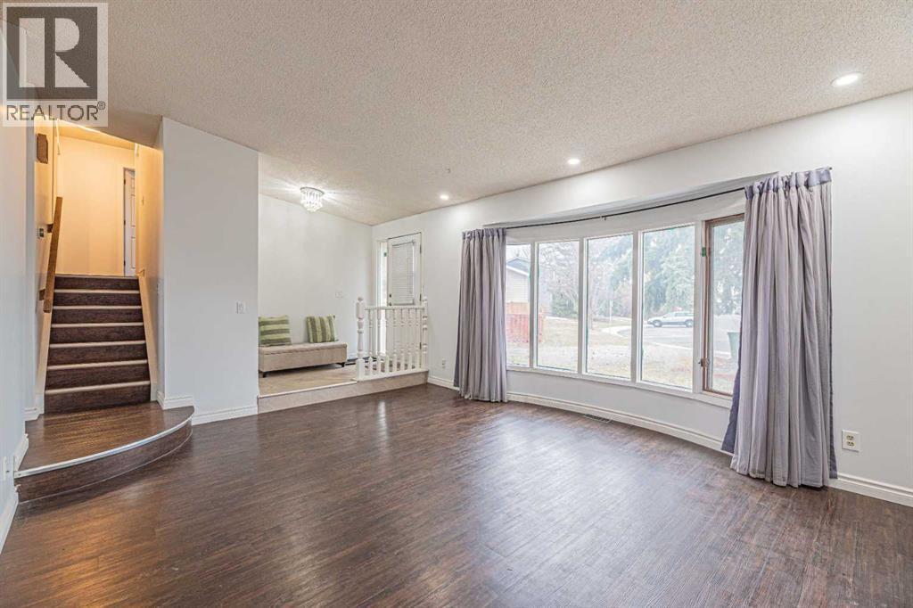 64 Castledale Crescent NE