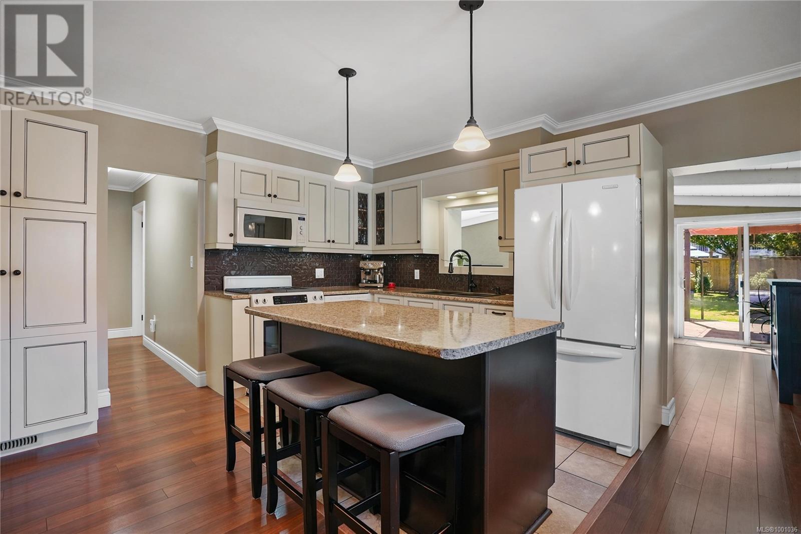 475 Walter Ave
