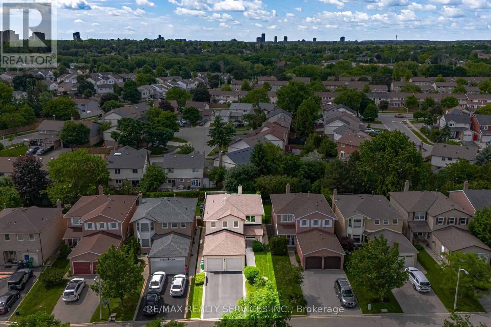 10 MEADOW BUSH COURT