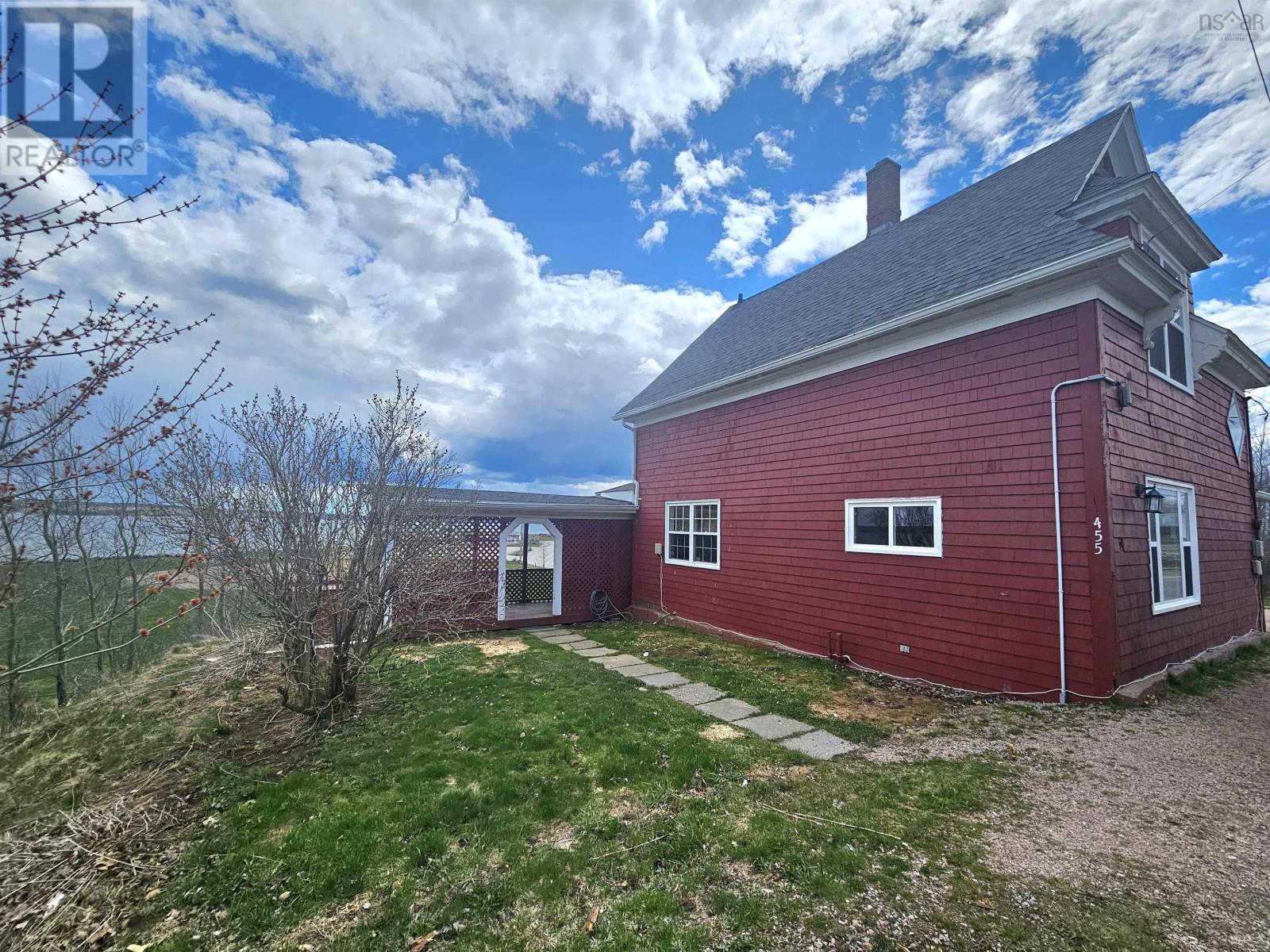 455 Purves Street