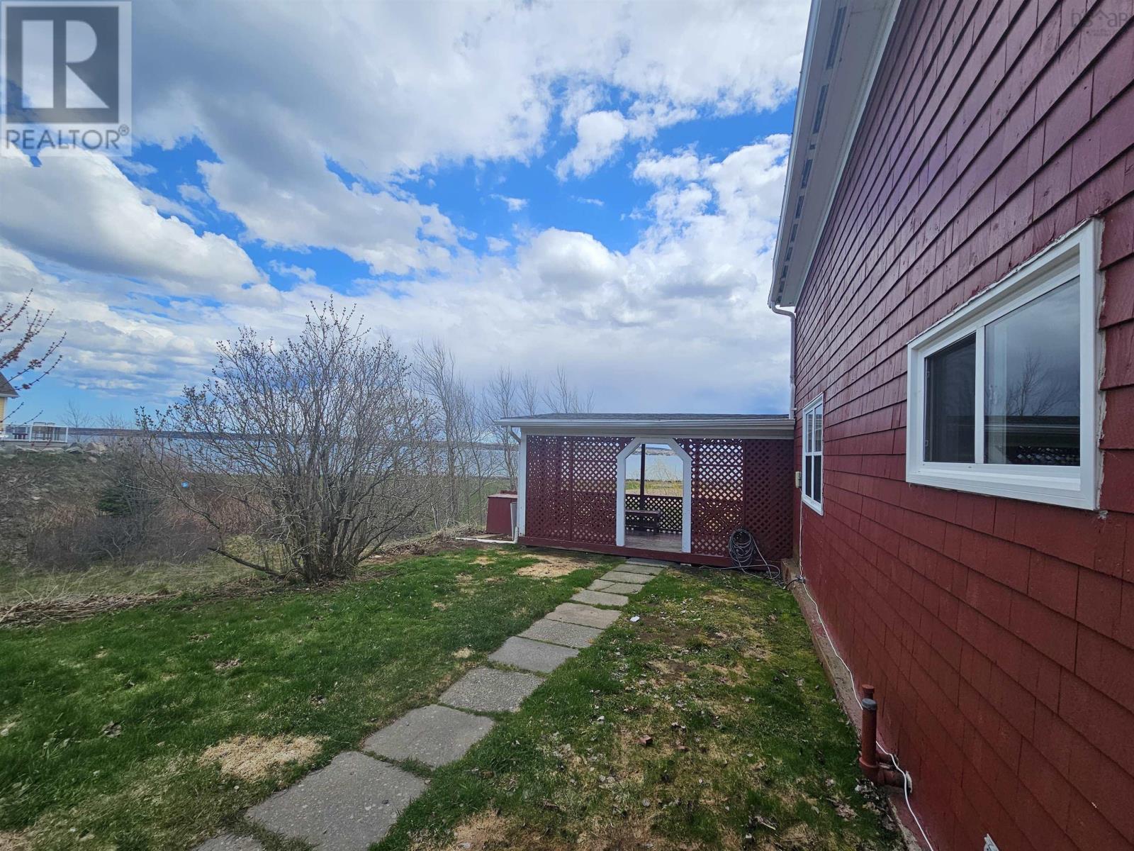 455 Purves Street