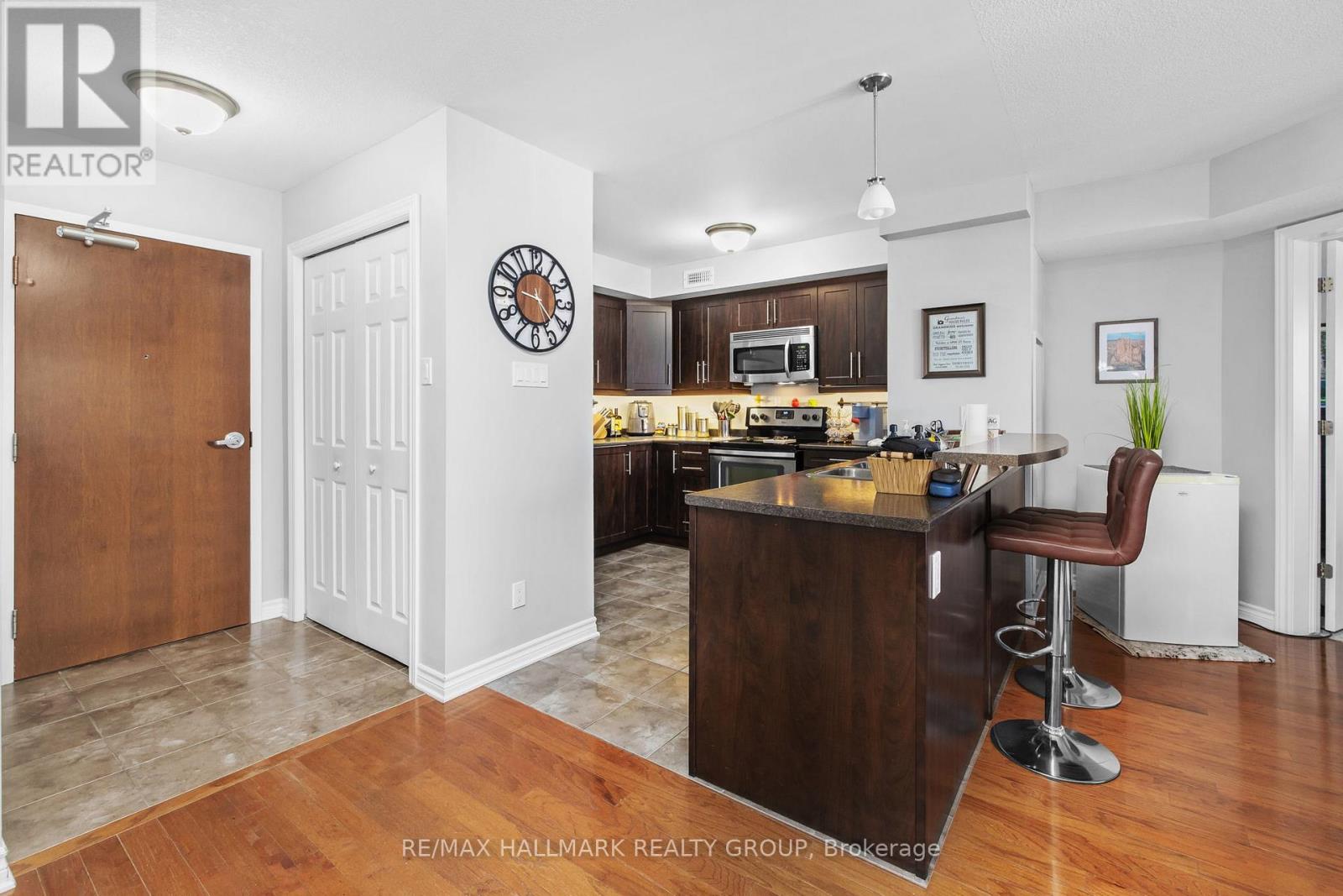 305 - 398 VAN BUREN STREET