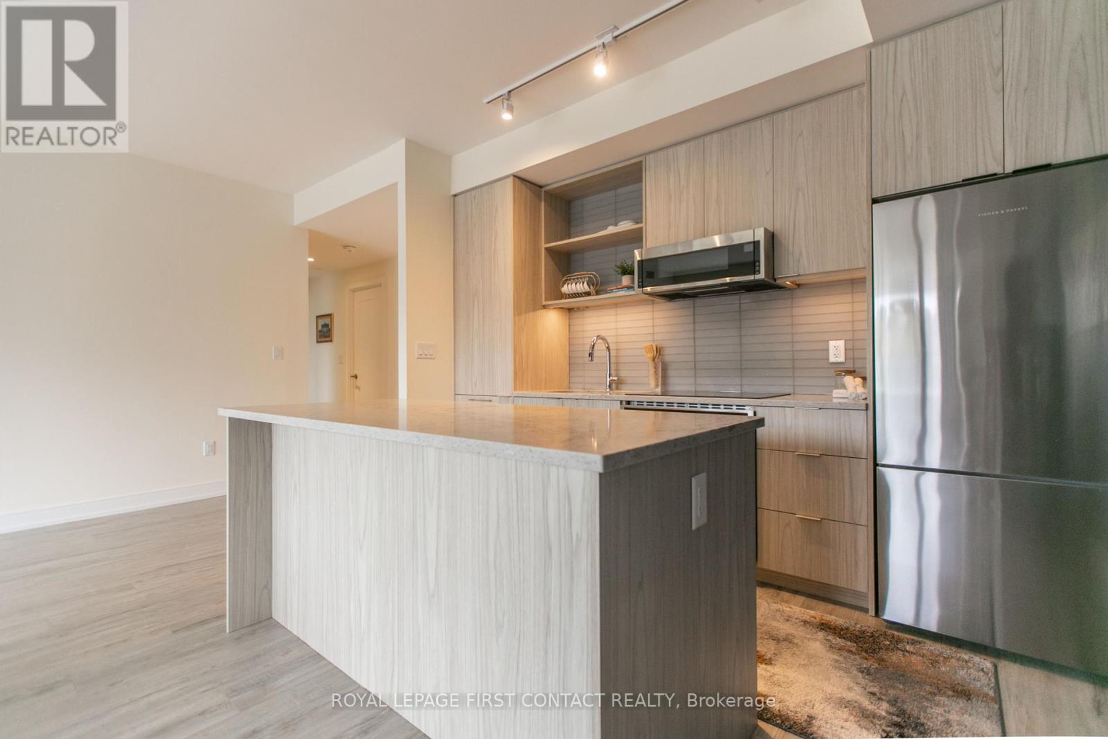 421 - 185 DUNLOP STREET E