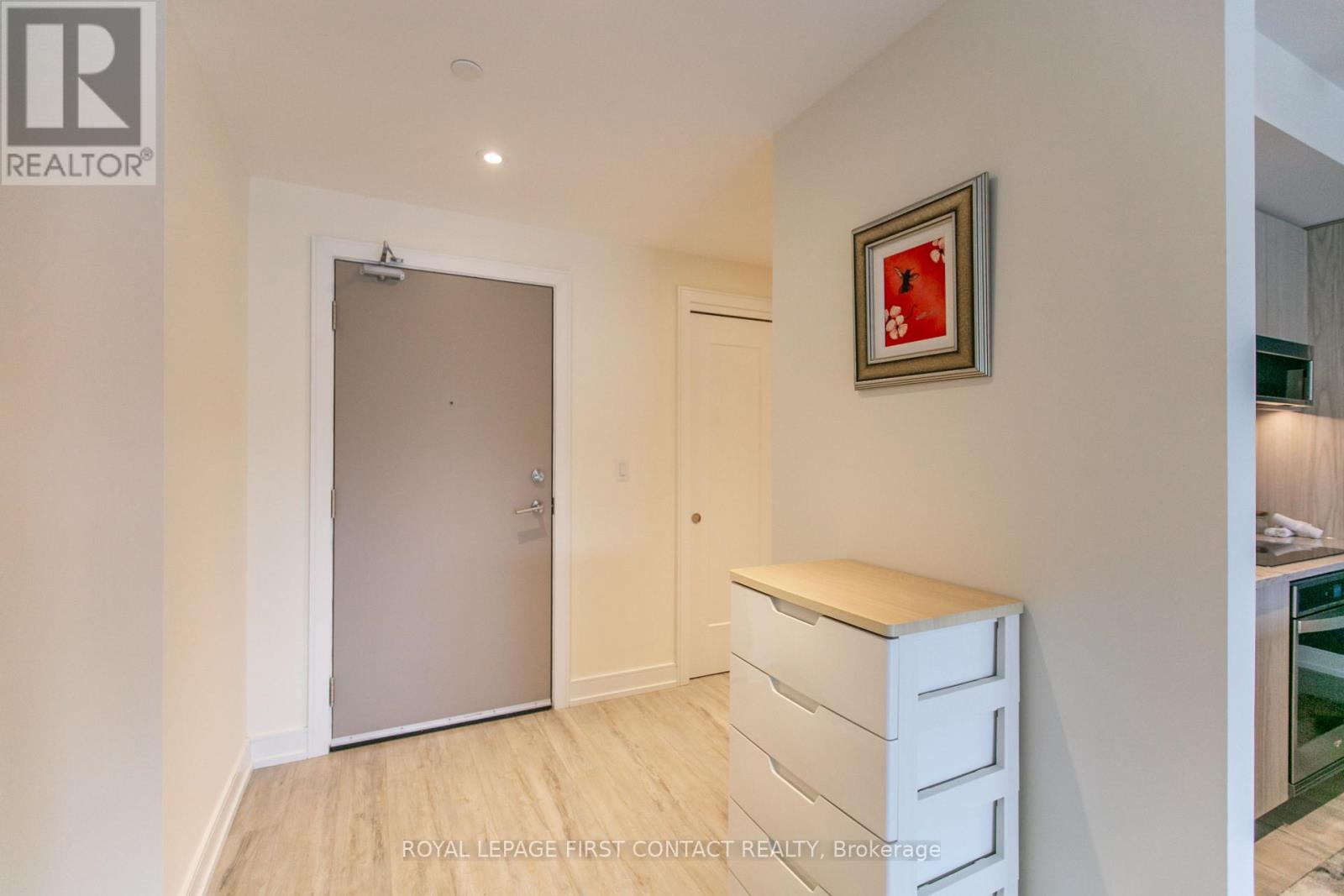 421 - 185 DUNLOP STREET E