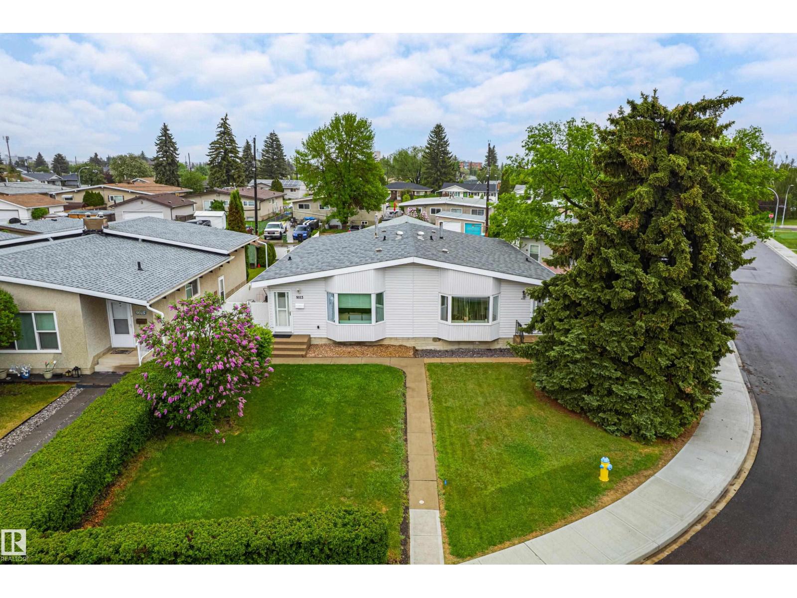 9011 60 ST NW