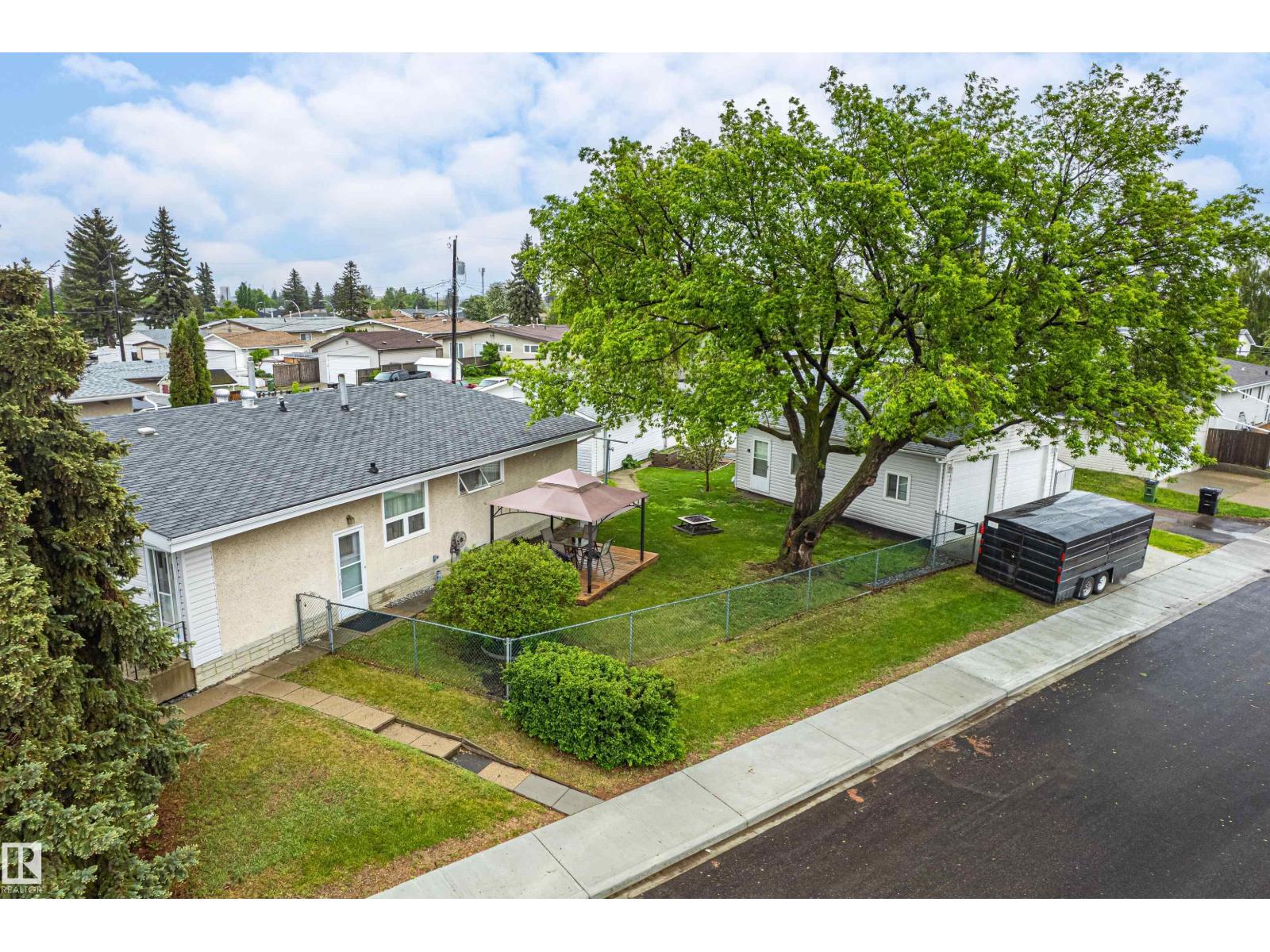 9011 60 ST NW