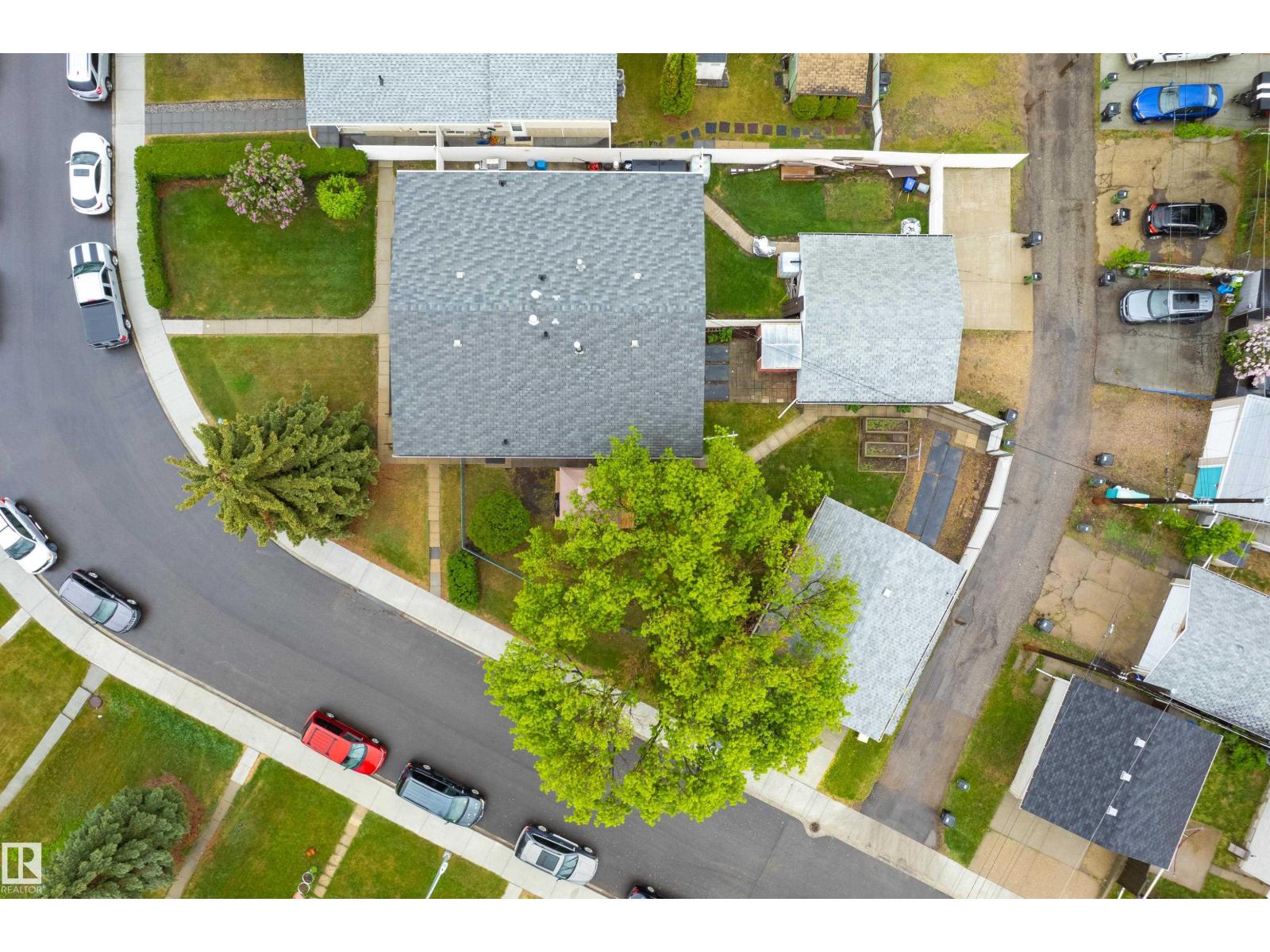9011 60 ST NW