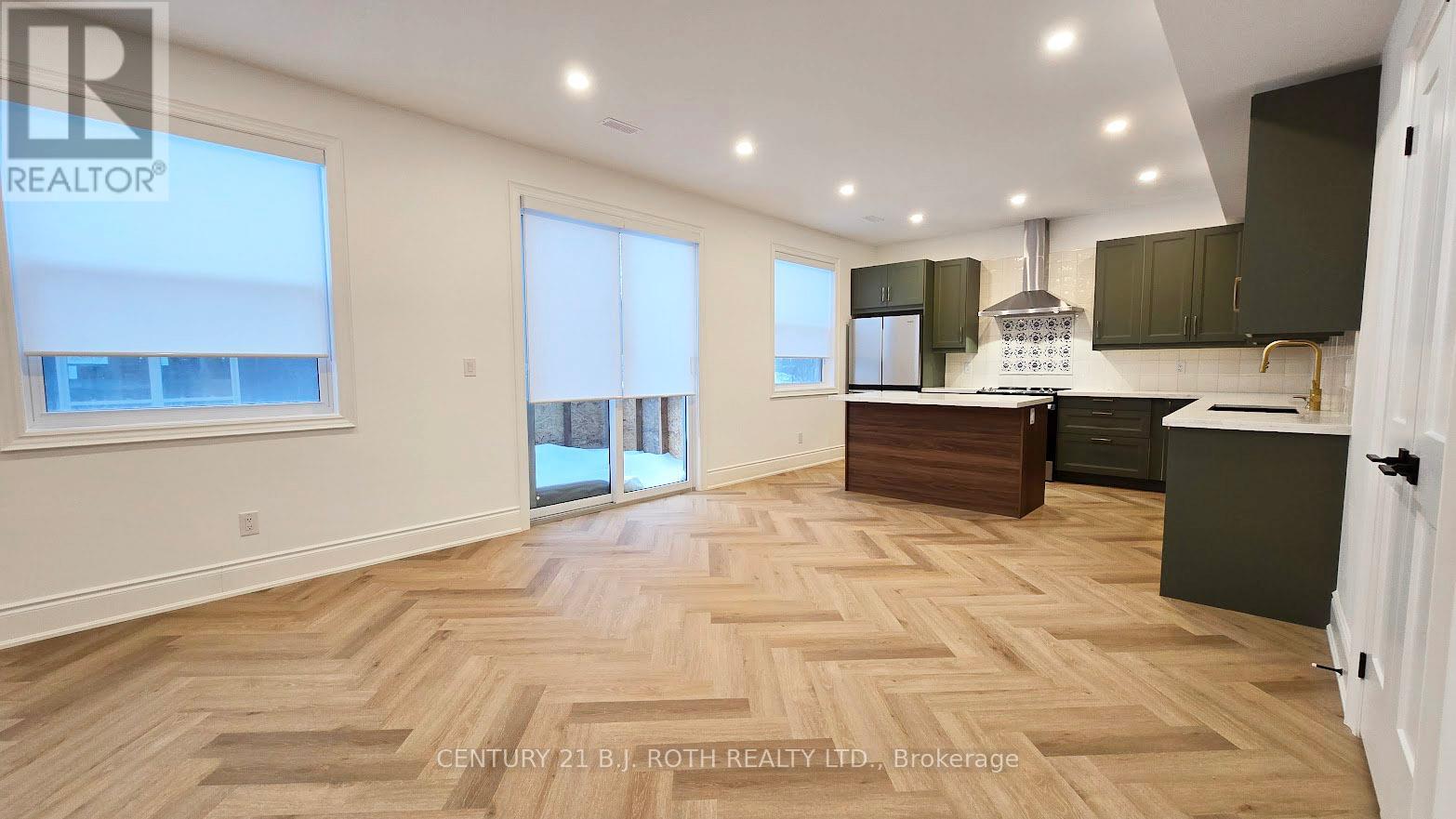 UPPER - 42 CALVERLEY STREET