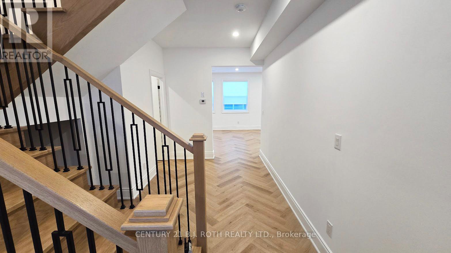 UPPER - 42 CALVERLEY STREET