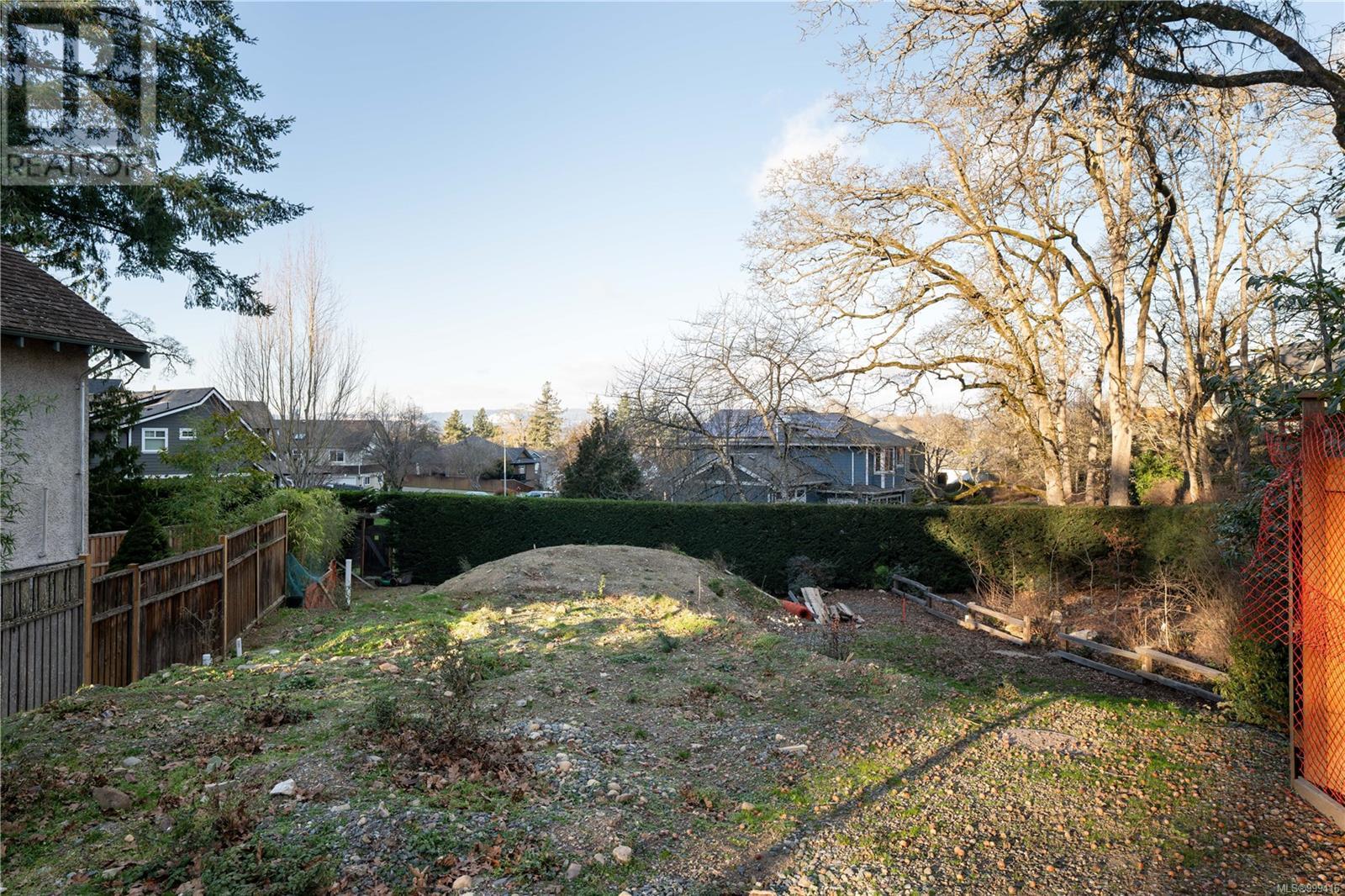 929 Woodhall Dr