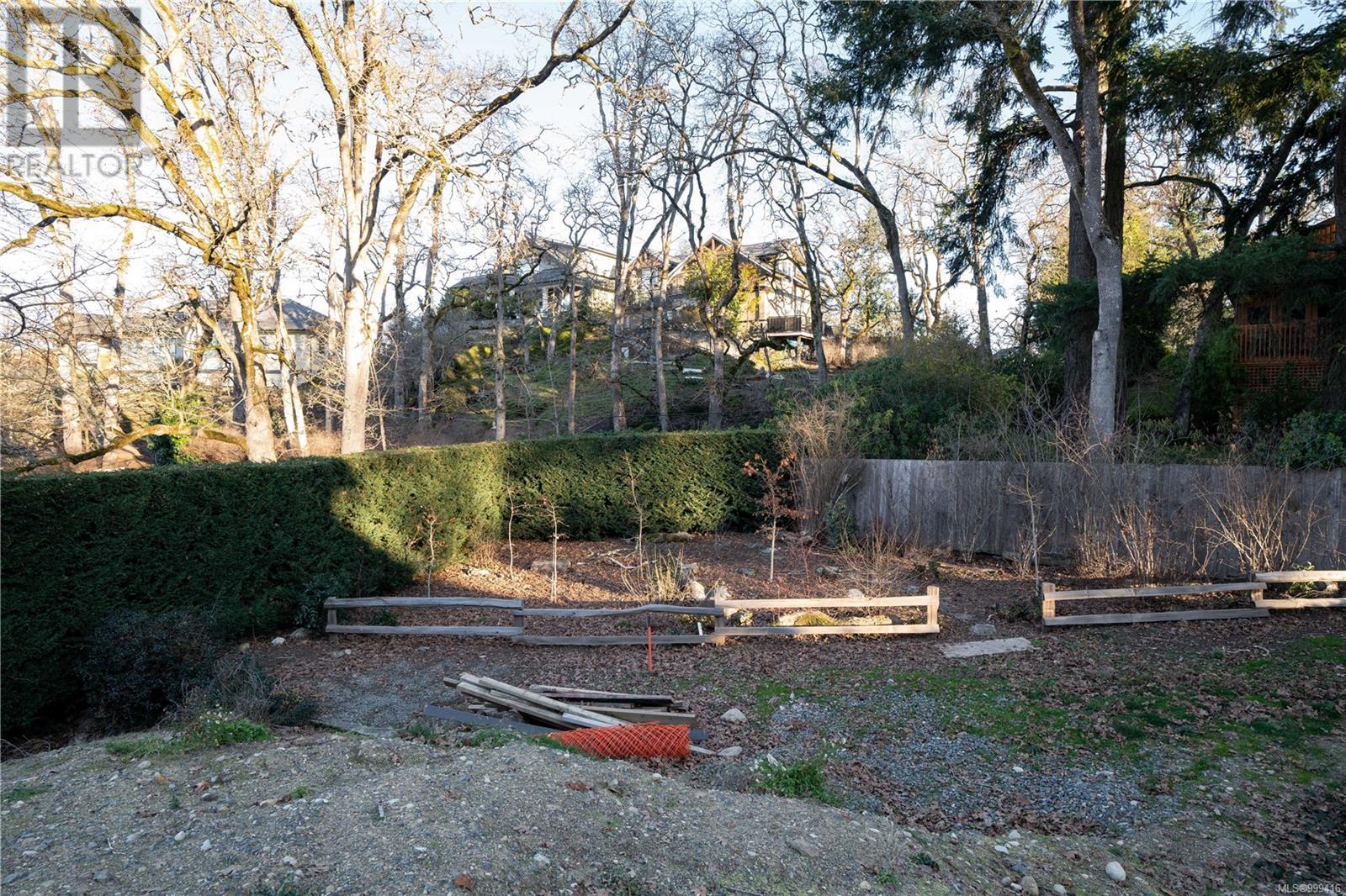 929 Woodhall Dr