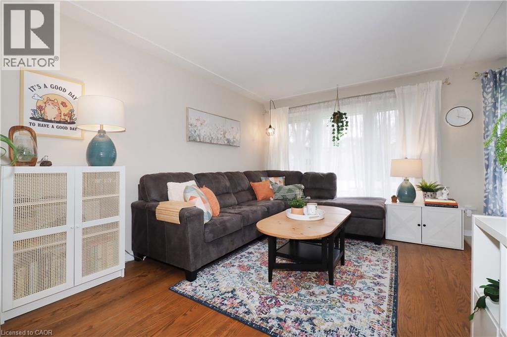 88 GILMOUR Crescent