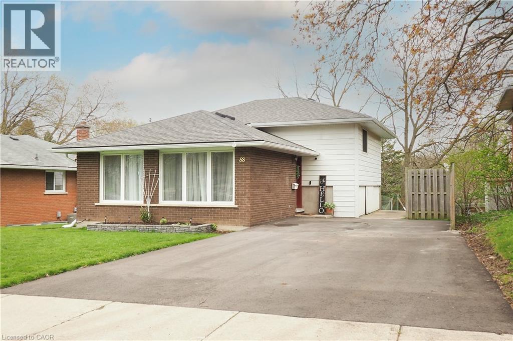 88 GILMOUR Crescent