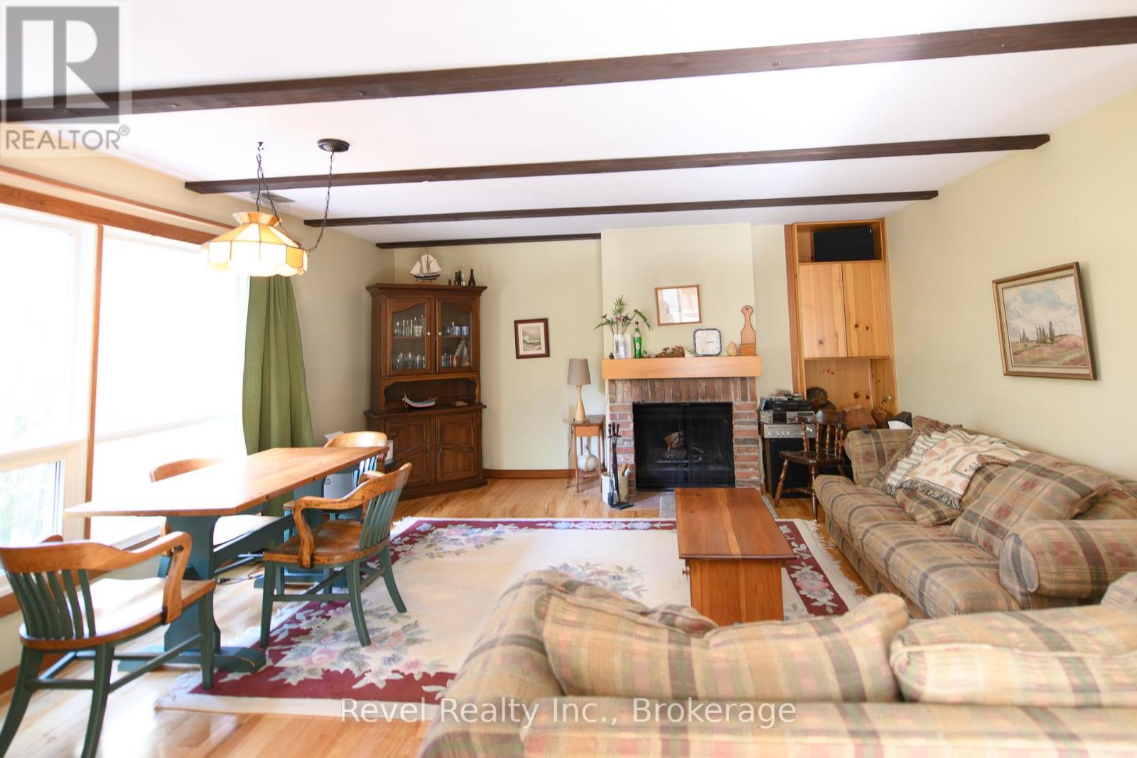 126 ESCARPMENT CRESCENT