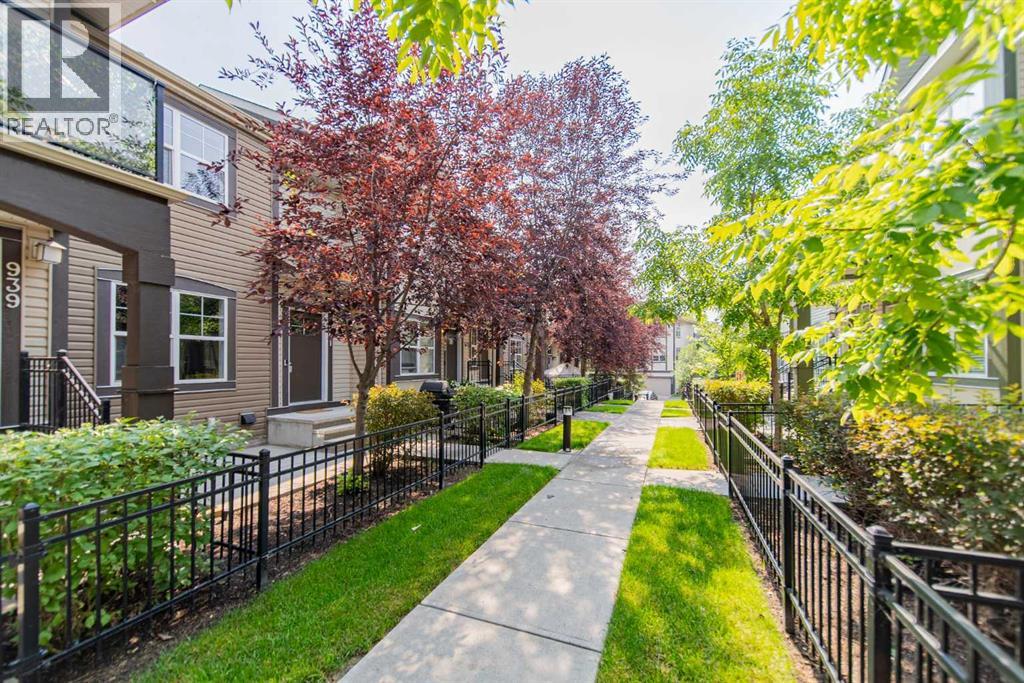 941 Mckenzie Towne Manor SE