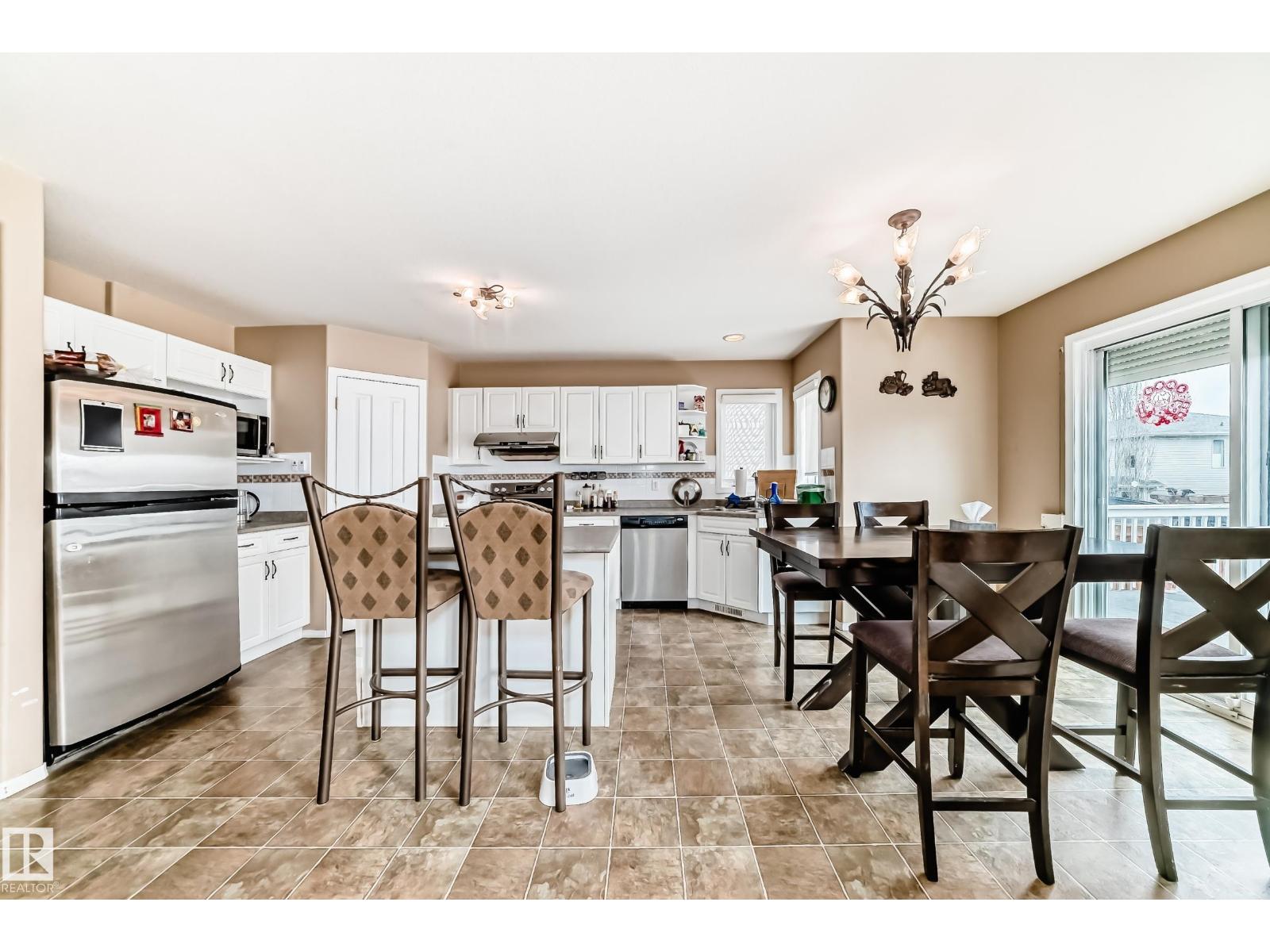 1815 36 AV NW