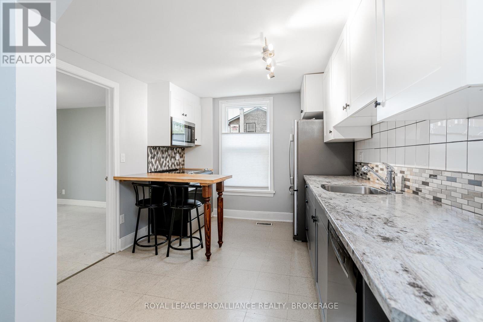 390 DIVISION STREET