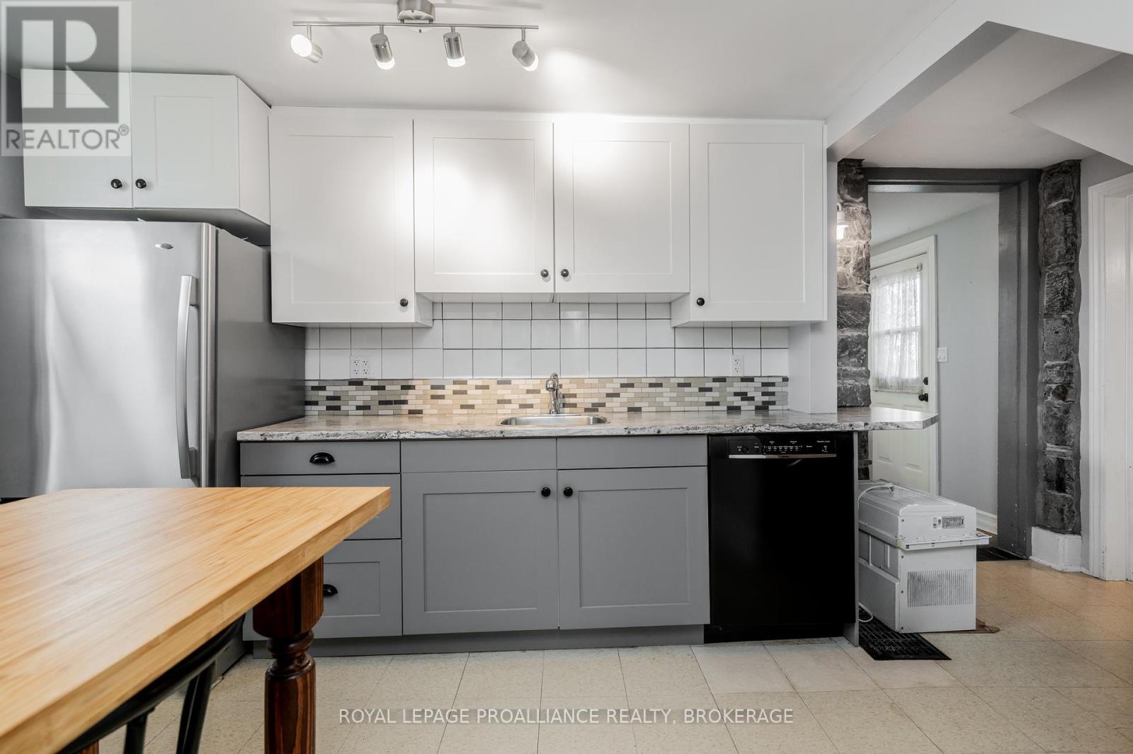 390 DIVISION STREET