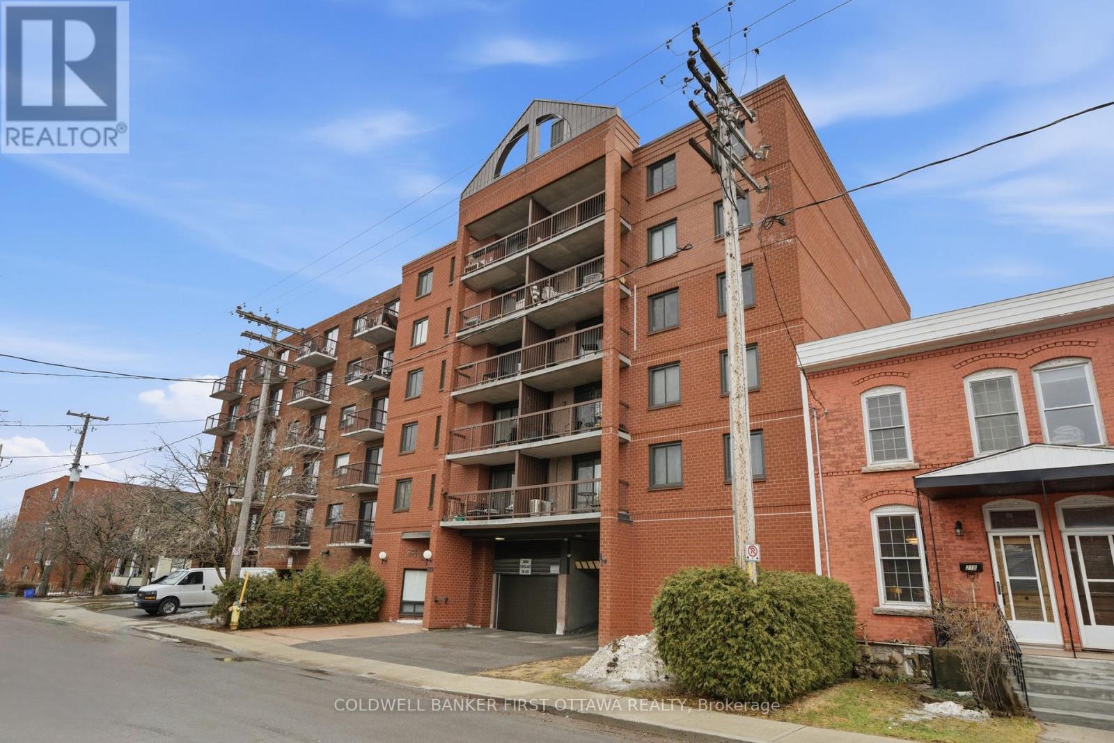 402 - 222 GUIGUES AVENUE