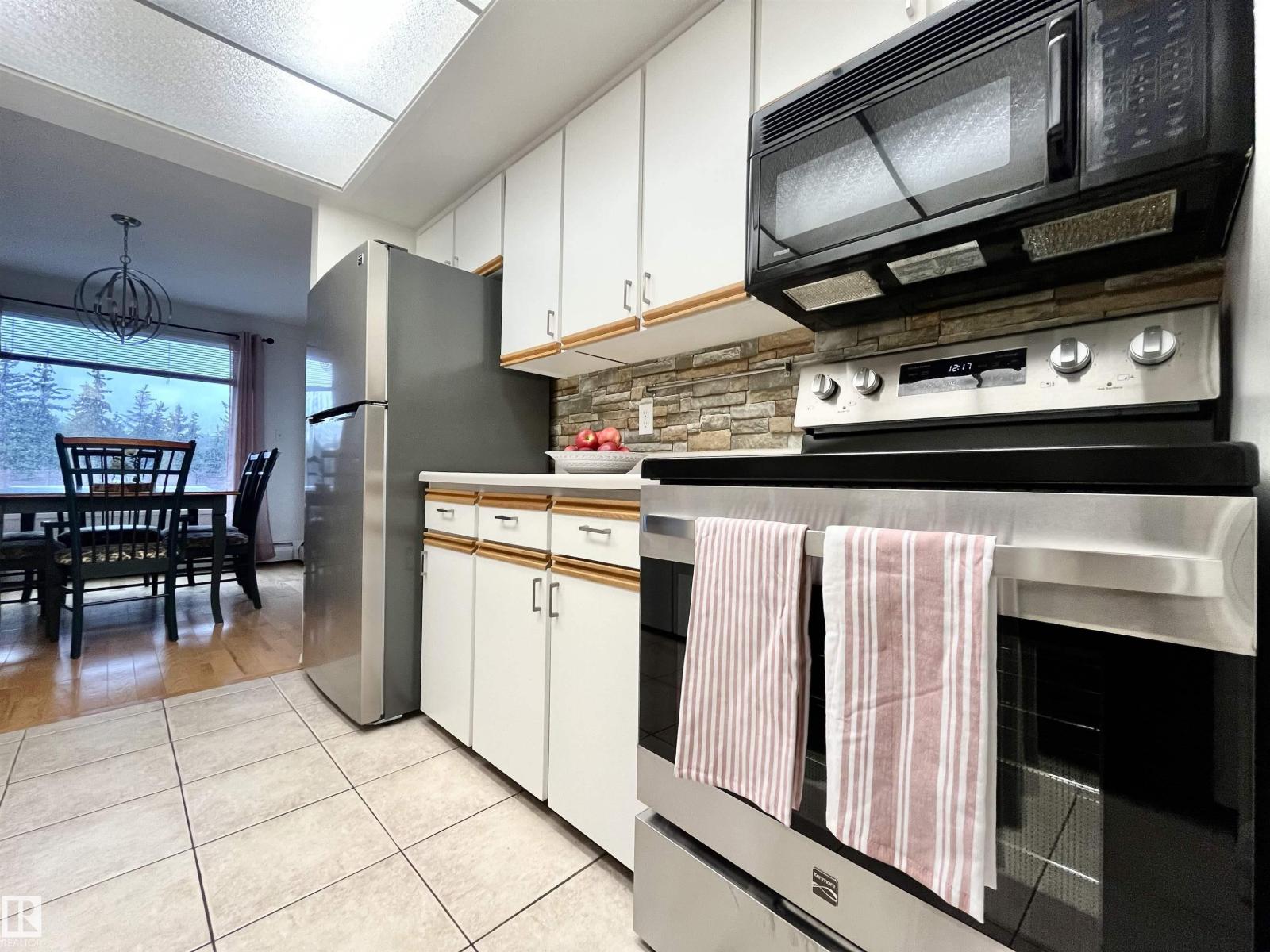 #233 4404 122 ST NW
