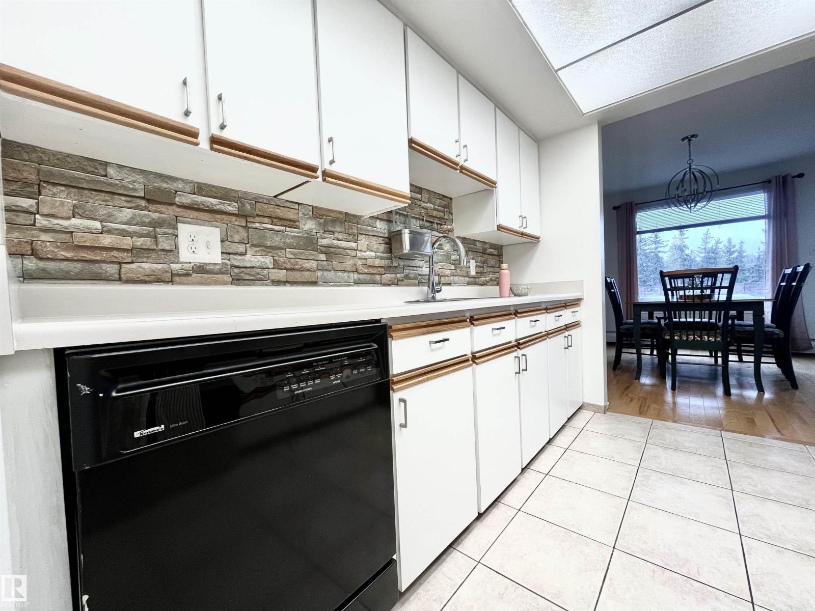 #233 4404 122 ST NW