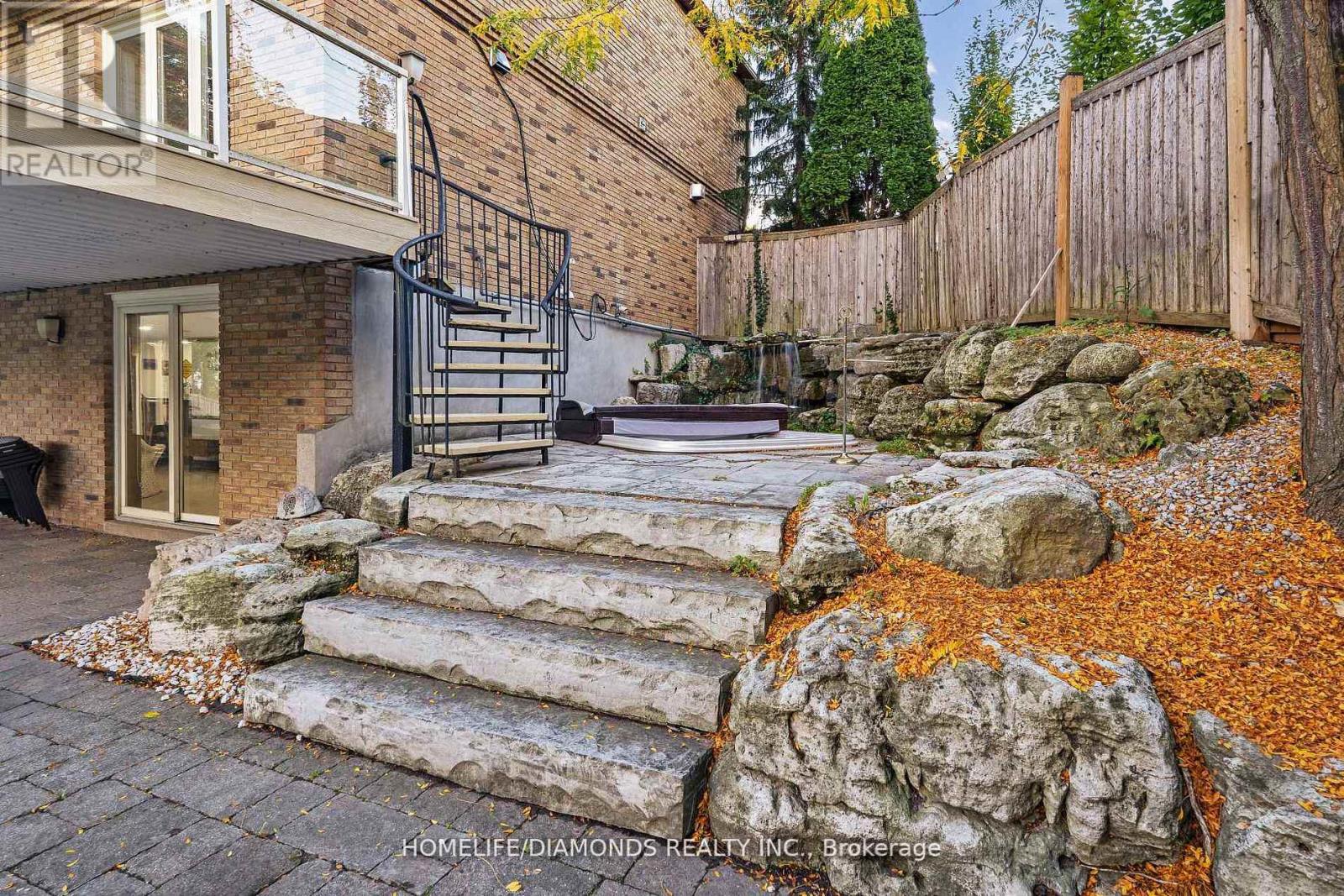 47 RIDGE POINT DRIVE