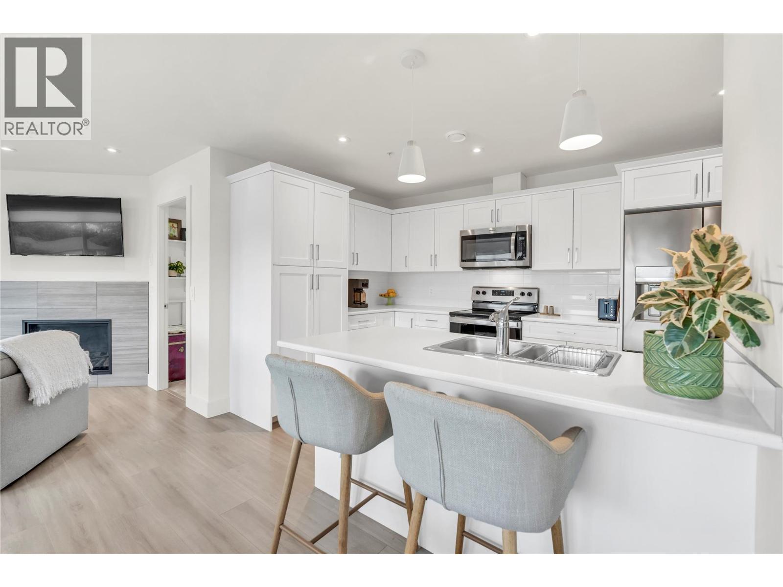 3362 SKAHA LAKE Road Unit# 401