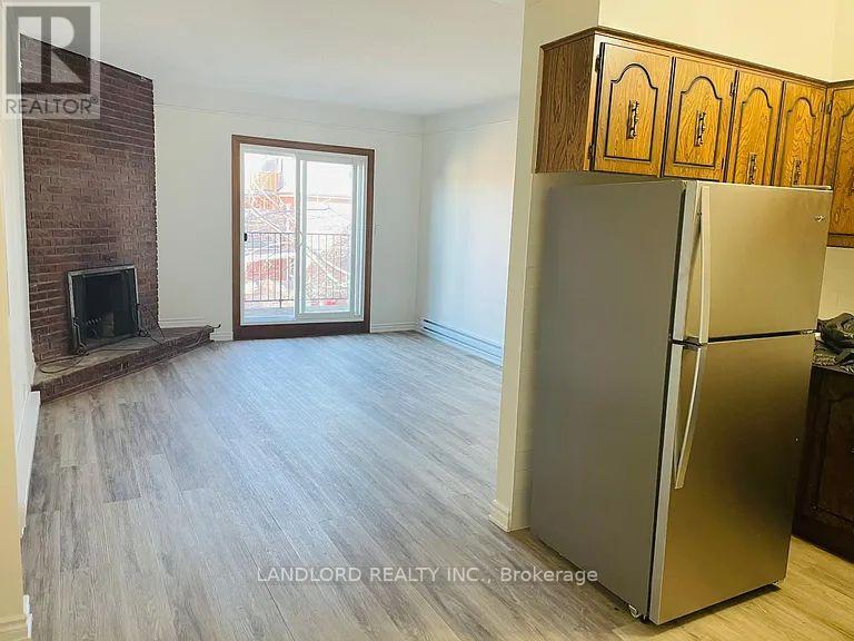 Photo 1 of 21 — 2 - 73 RONCESVALLES AVENUE Unit 2, Toronto (Roncesvalles), ON M6R2K6