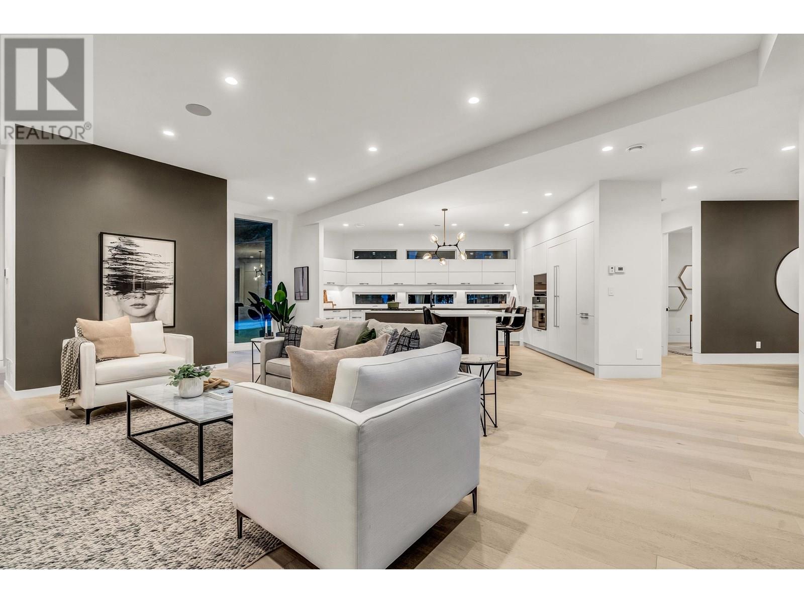 4500 CANTERBURY CRESCENT