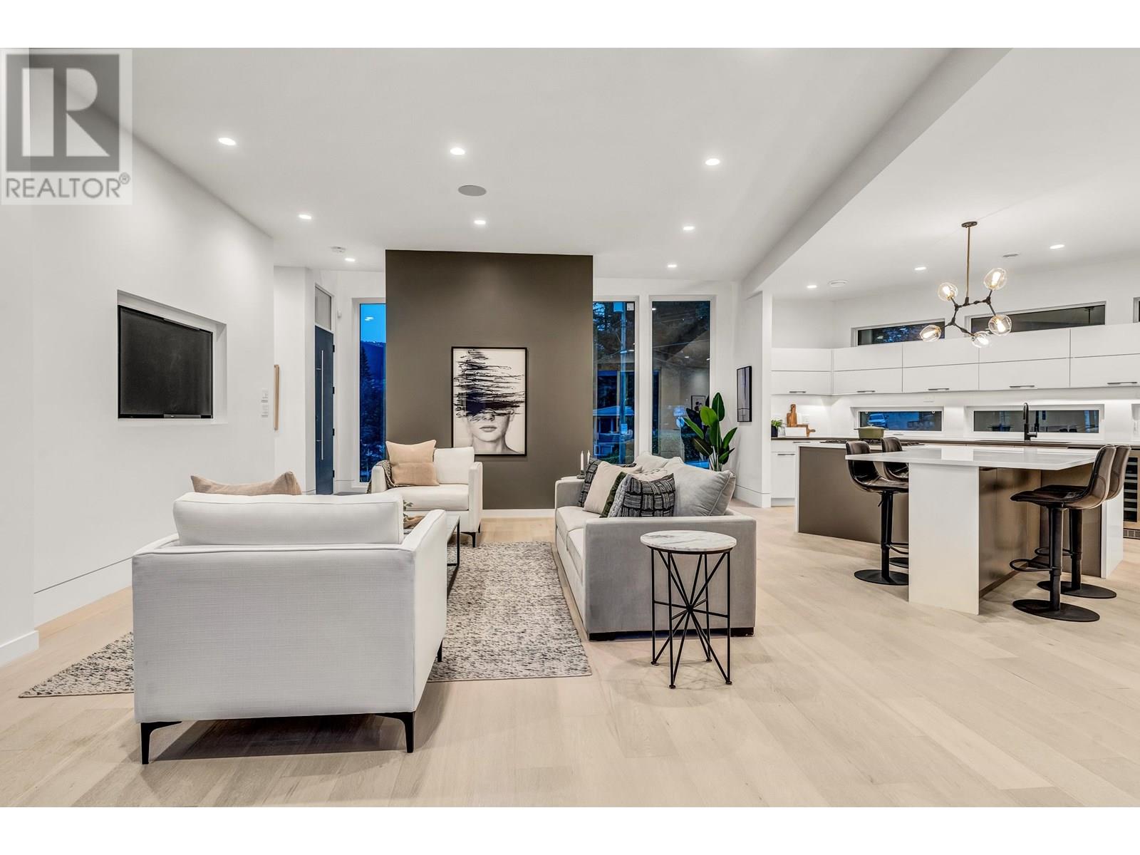 4500 CANTERBURY CRESCENT