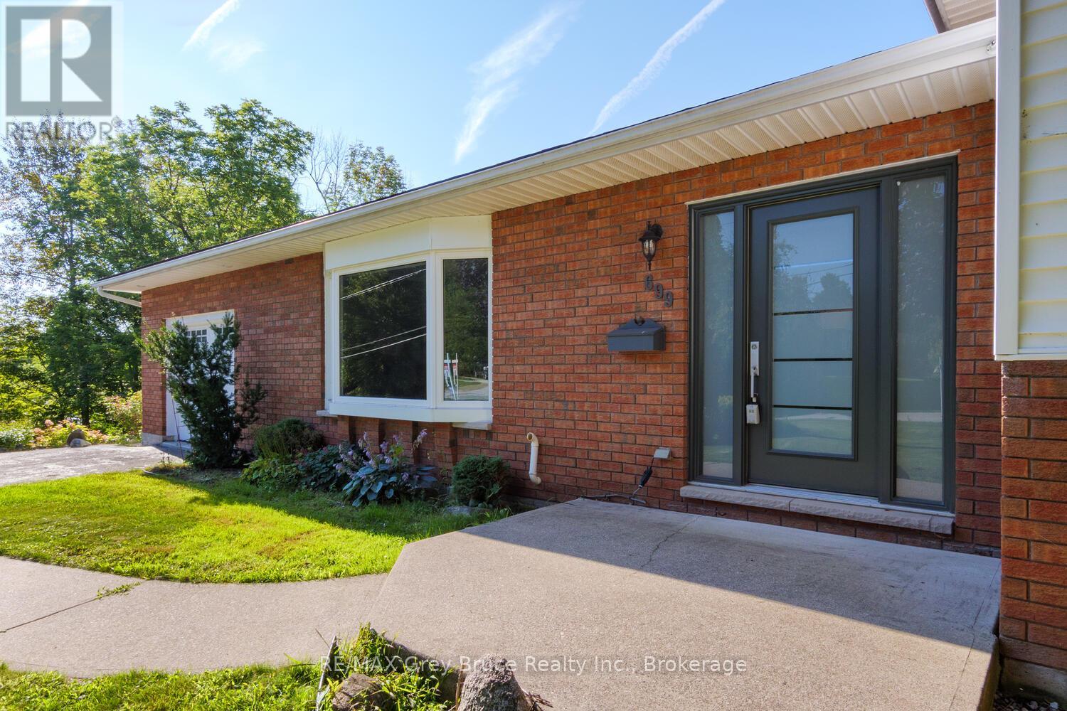 699 20TH STREET W