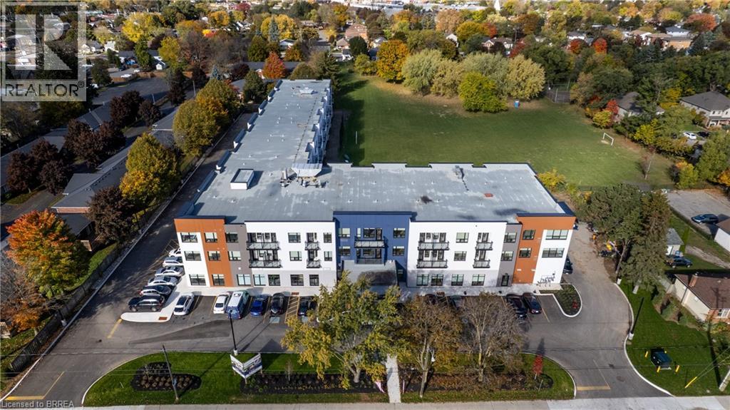 Photo 1 of 19 — 152 NORTH PARK Street Unit# 201, Brantford, ON N3R4K5