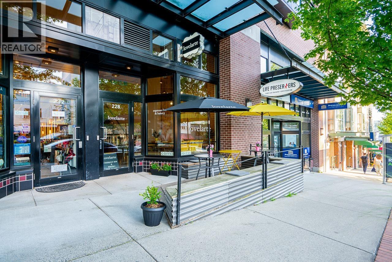 228 LONSDALE AVENUE