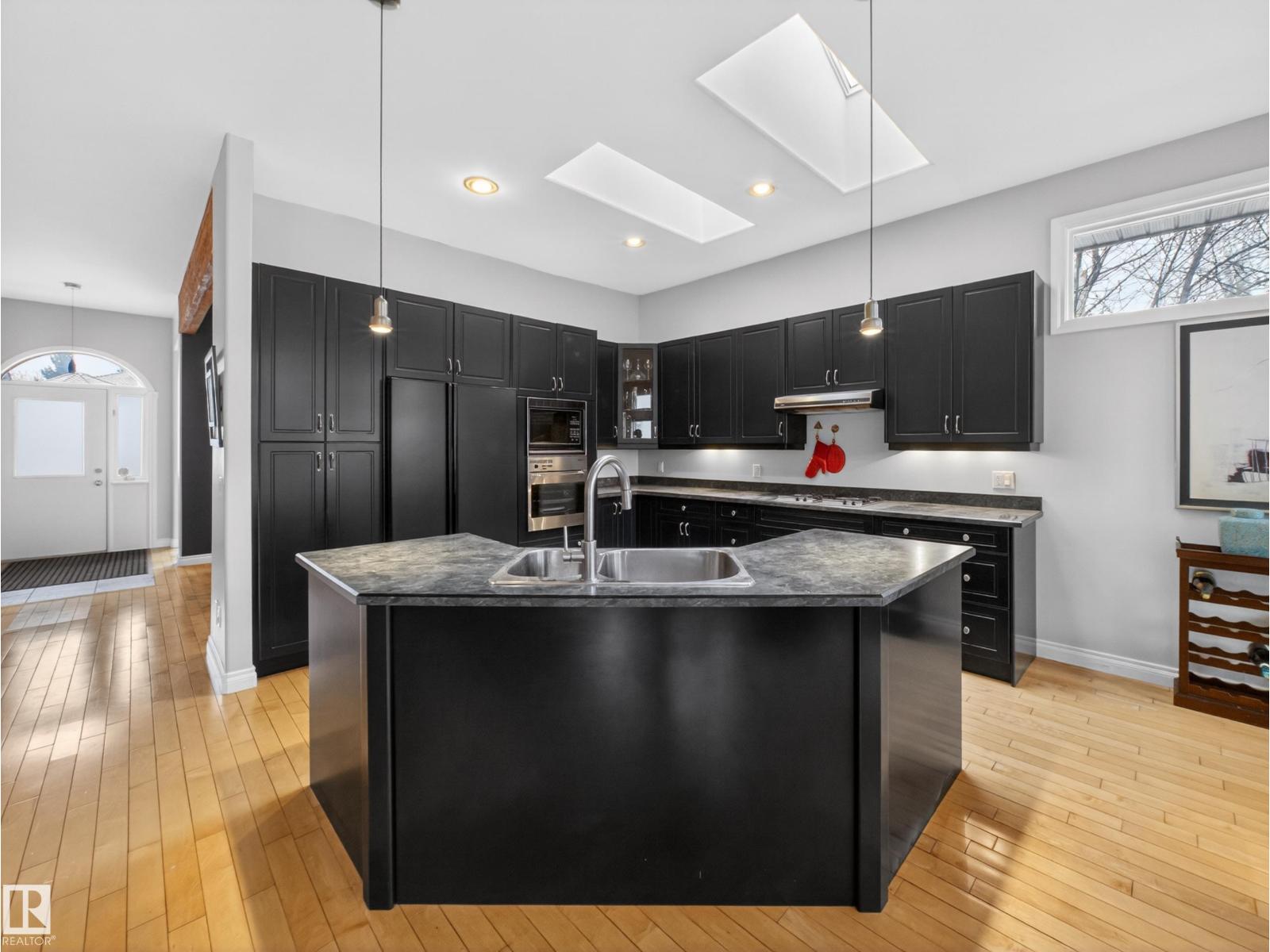 569 BUTTERWORTH WY NW