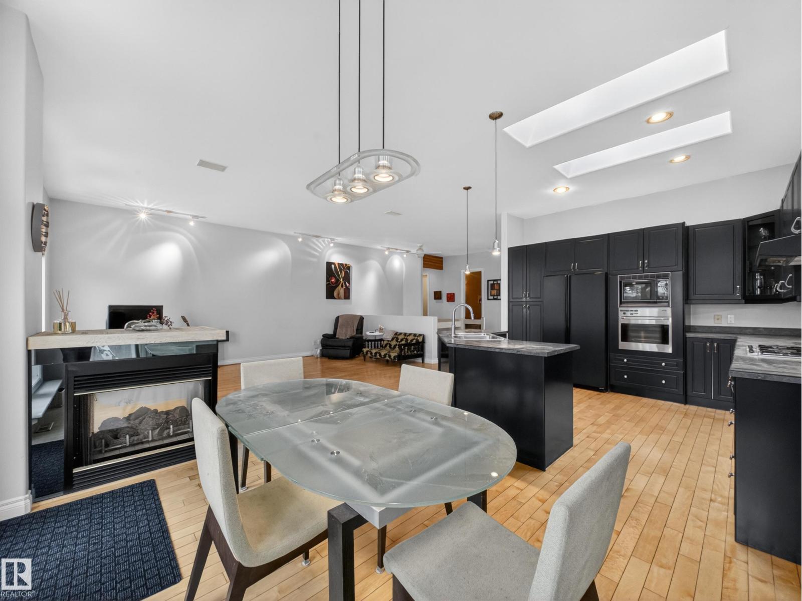569 BUTTERWORTH WY NW