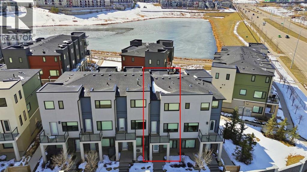 904, 218 Sherwood Square NW