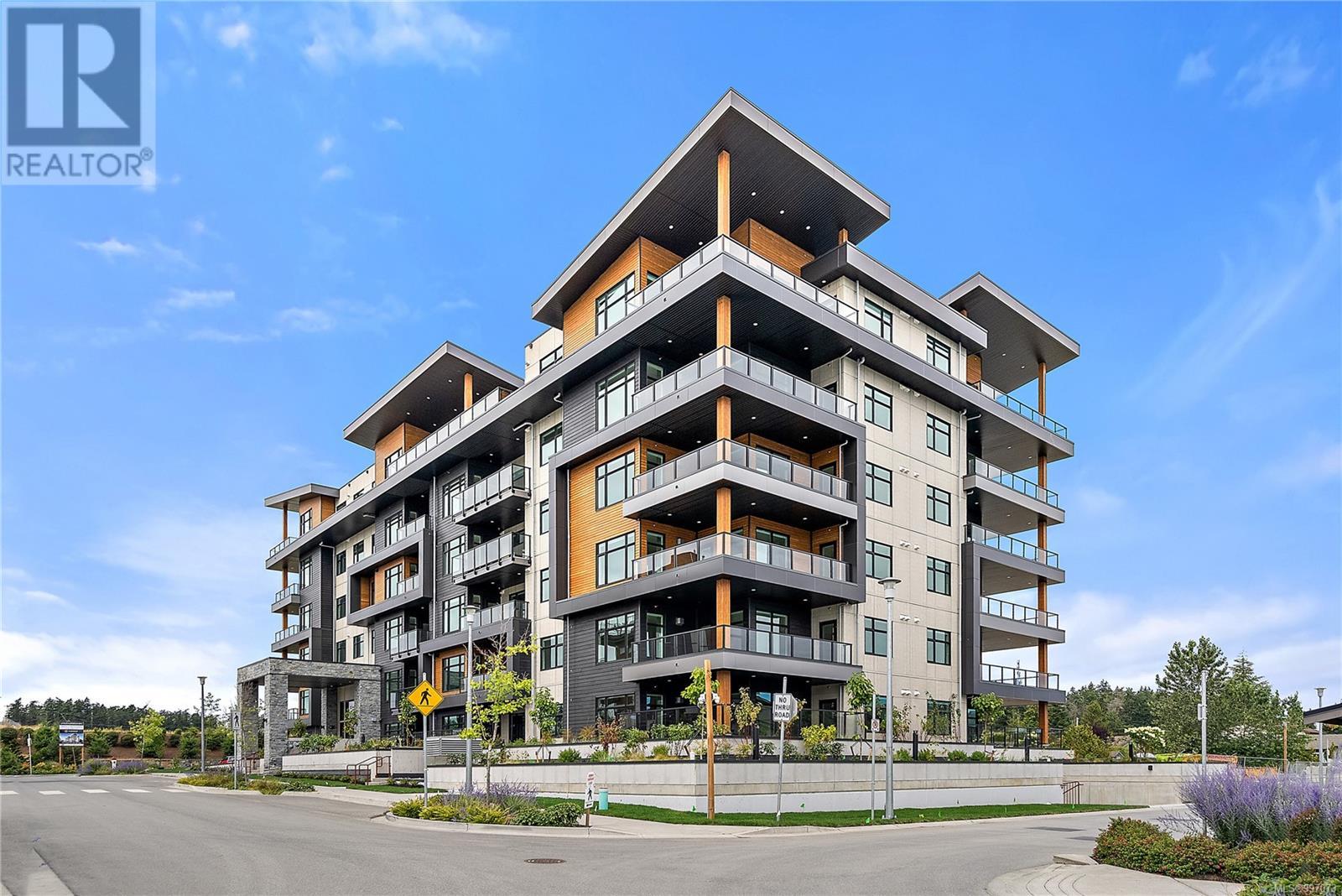 308 2520 Hackett Cres