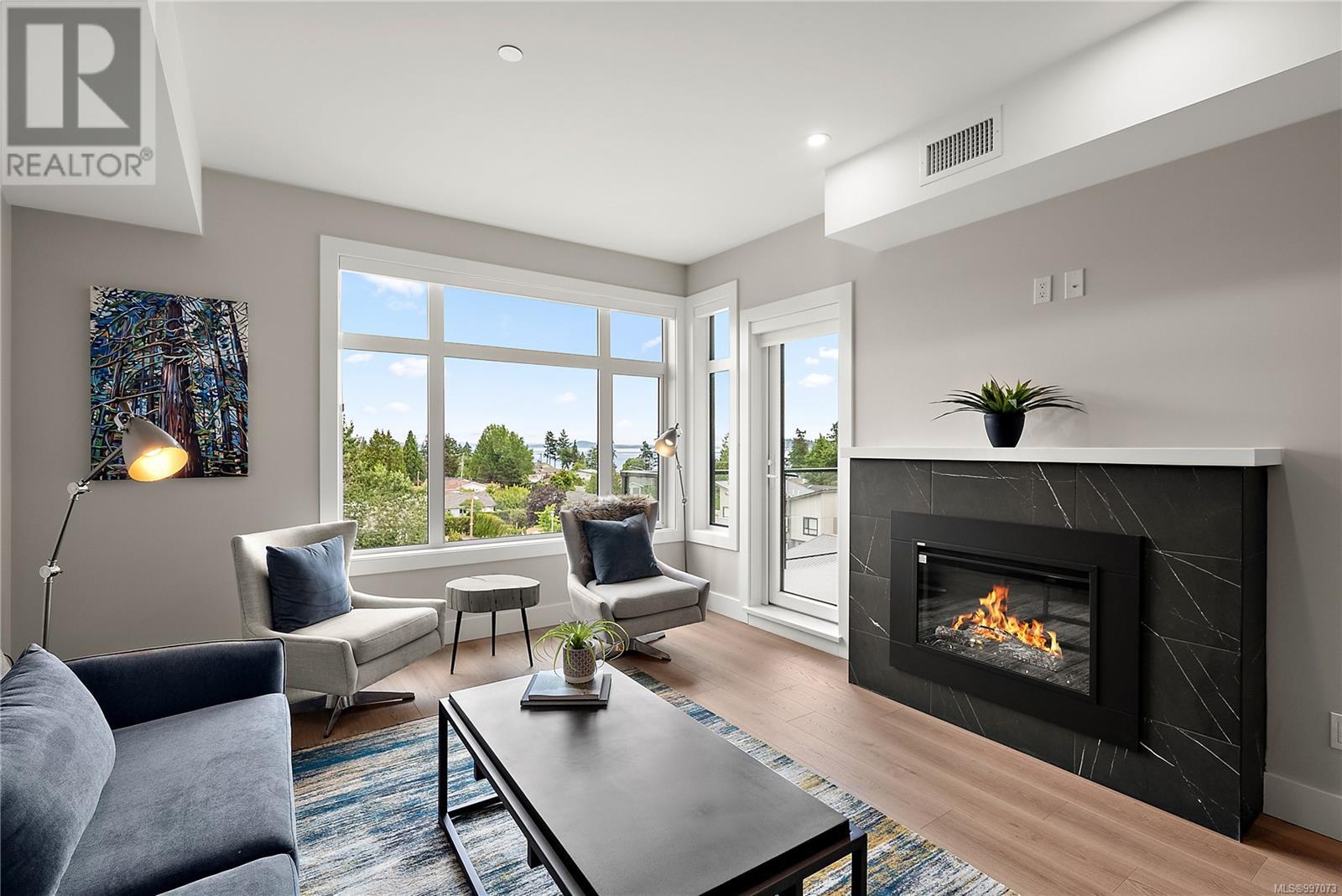 308 2520 Hackett Cres