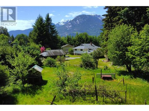 2306 READ PLACE Squamish BC V0N1T0